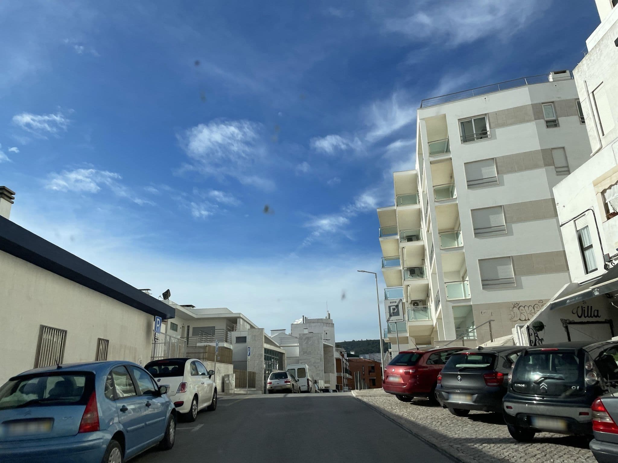 Street view near Edifício Atlântico, Sesimbra — © seraq (CC BY-SA · Mapillary)