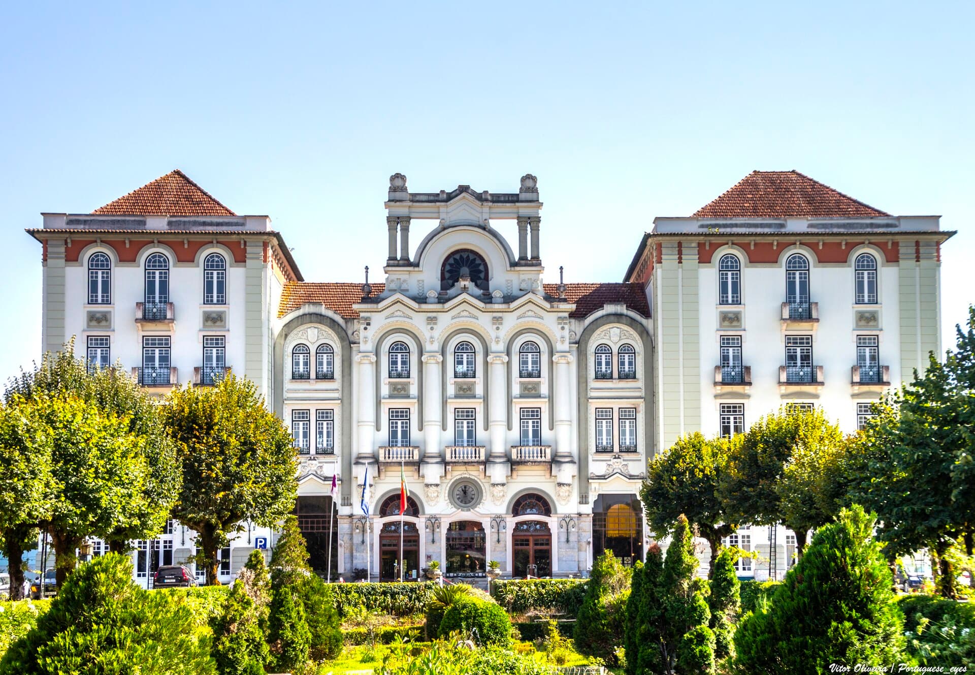 Palace Hotel da Curia (via Wikimedia Commons, CC BY-SA 4.0)
