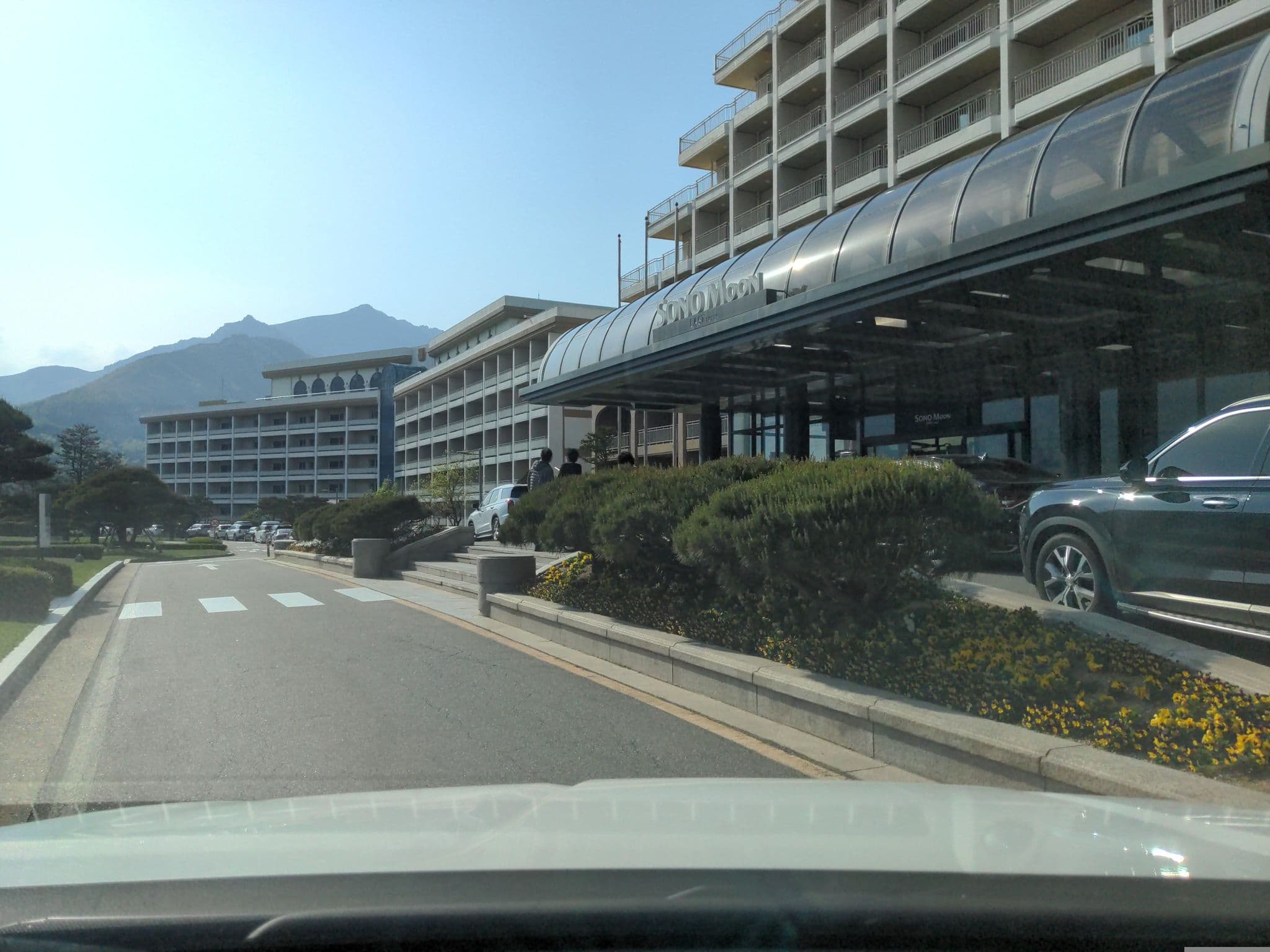 Street view near 델피노 골프 앤 리조트, Sokcho — © eneerhut (CC BY-SA · Mapillary)