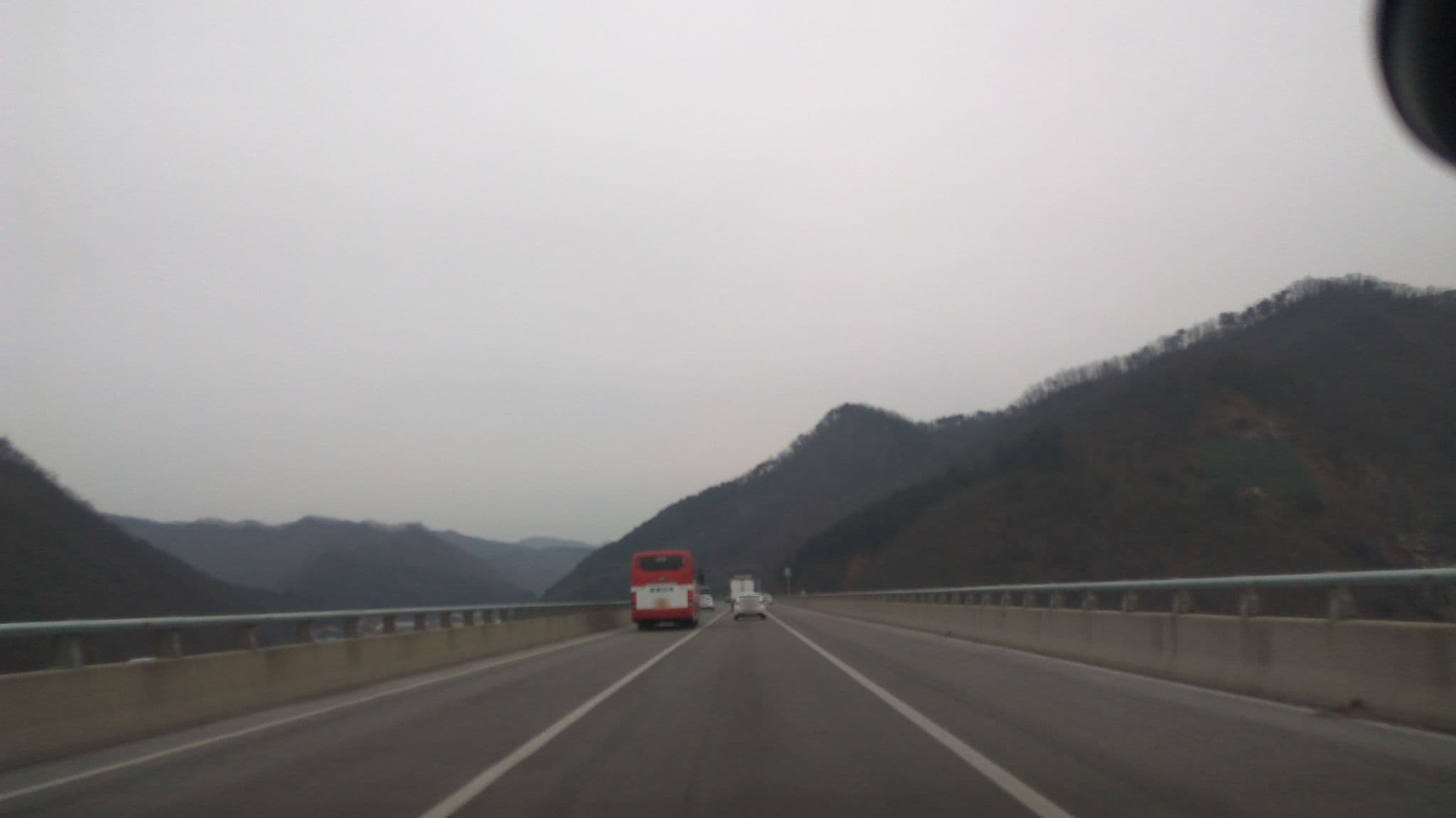Street view near 연꽃호수펜션, Gapyeong — © eneerhut (CC BY-SA · Mapillary)