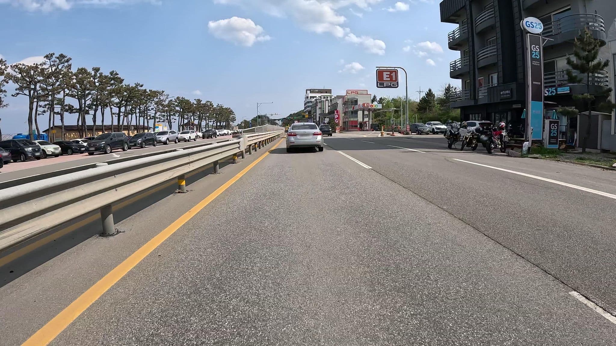 Street view near 샤인스, Sokcho — © eneerhut (CC BY-SA · Mapillary)