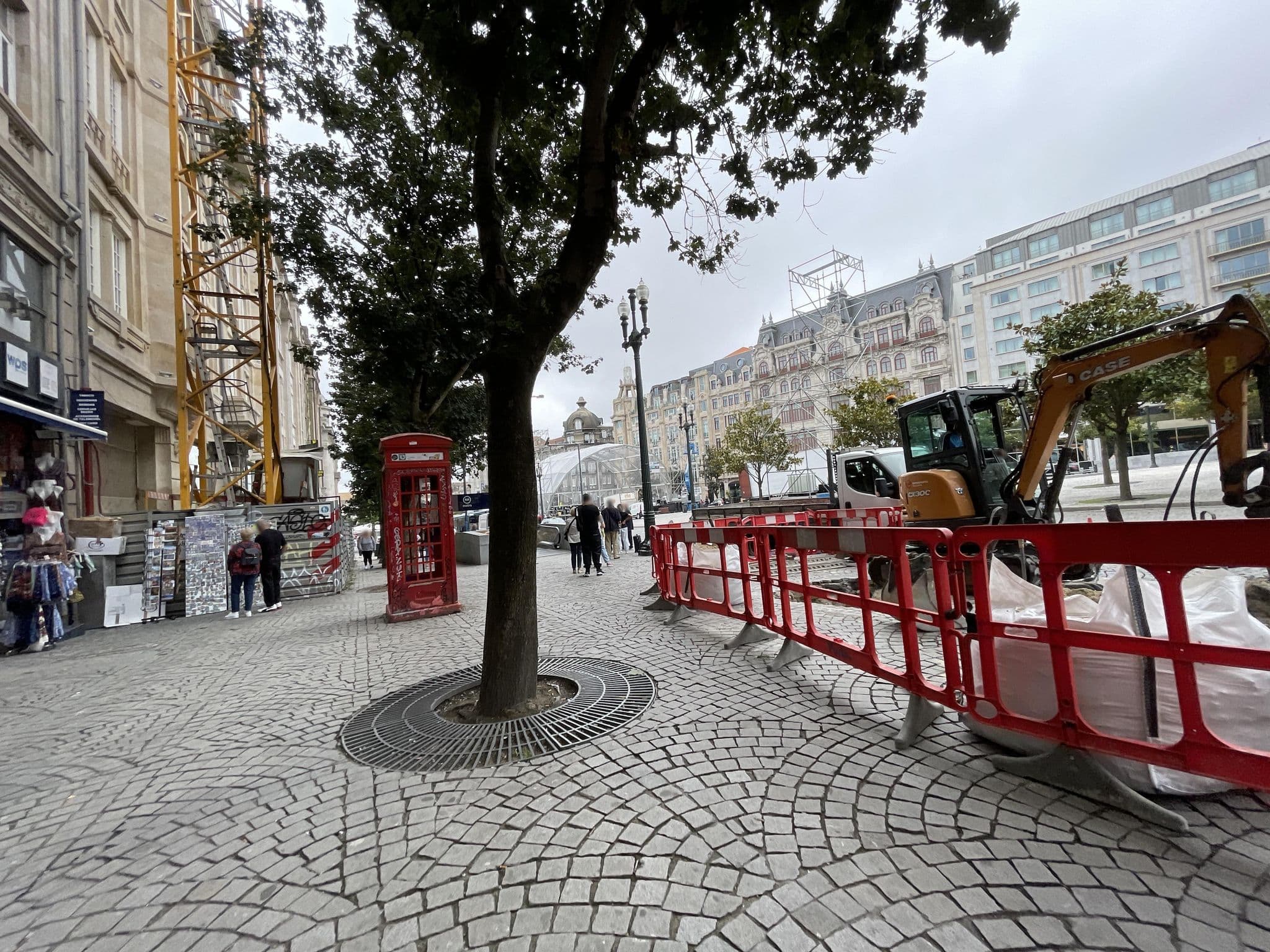 Street view near Aliados Plaza, Porto — © egorka (CC BY-SA · Mapillary)
