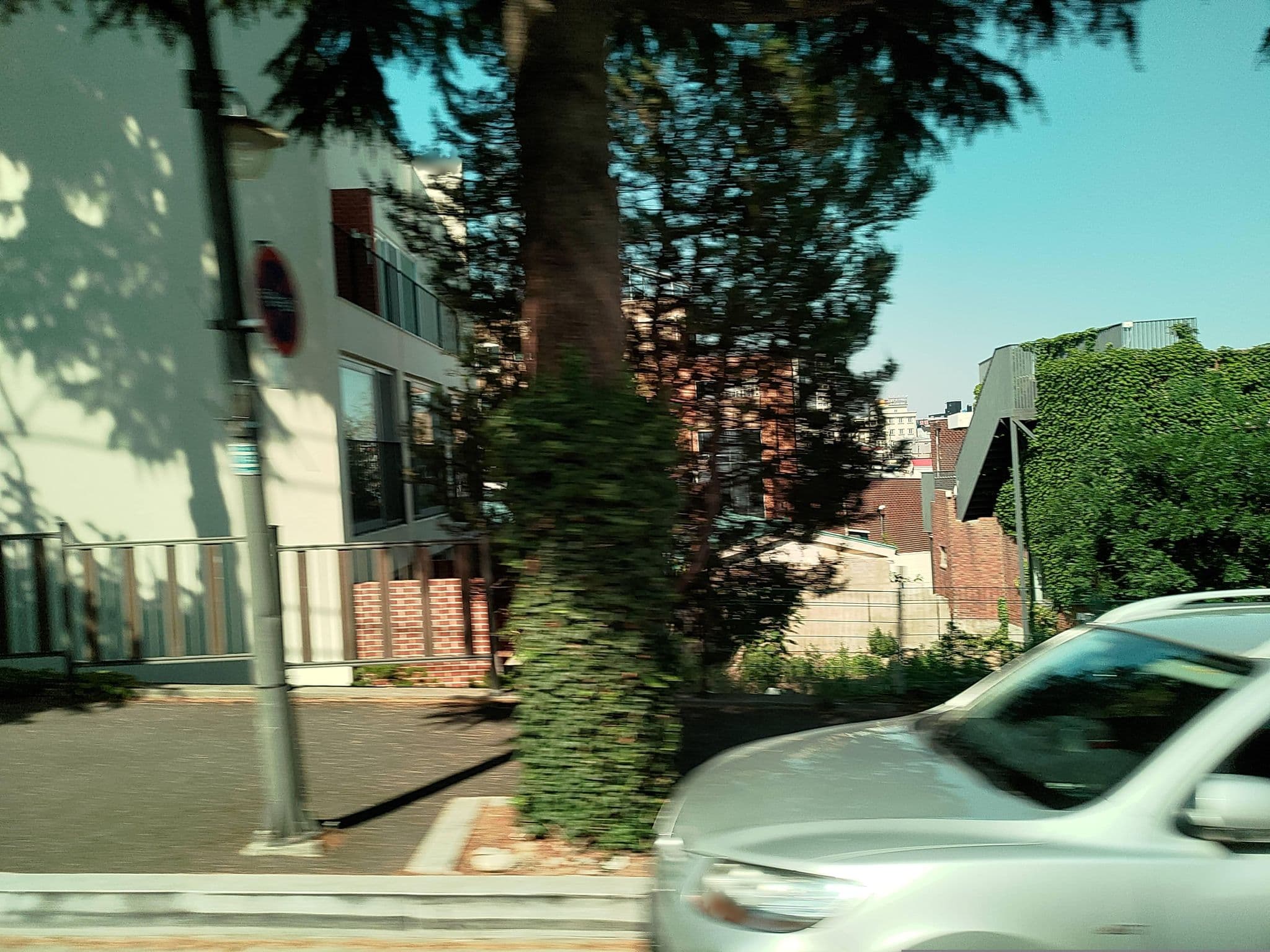 Street view near 더다온, Gangneung — © ChenJJ (CC BY-SA · Mapillary)