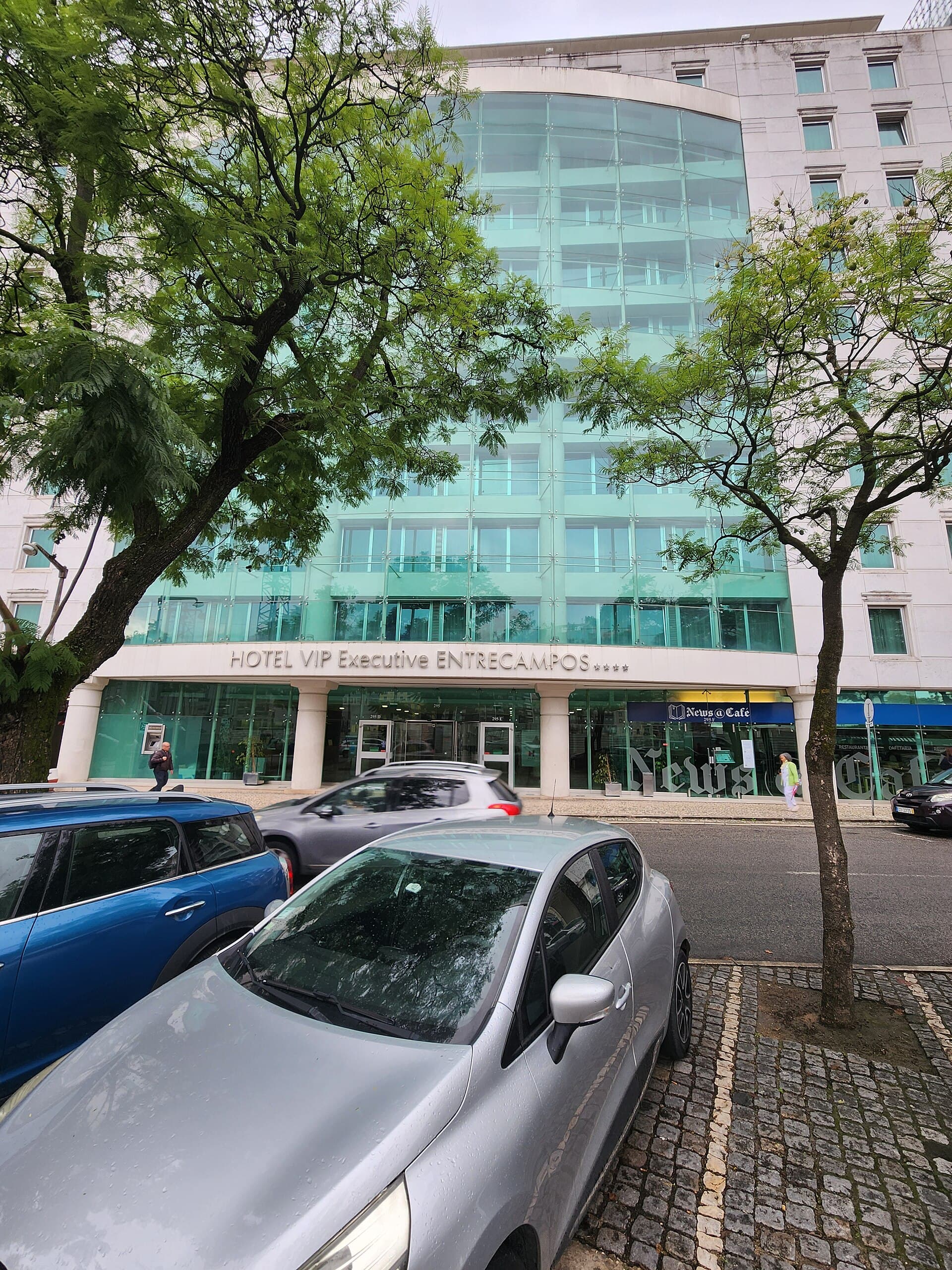 VIP Executive Entrecampos Hotel & Conference (via Wikimedia Commons, CC BY-SA 3.0)