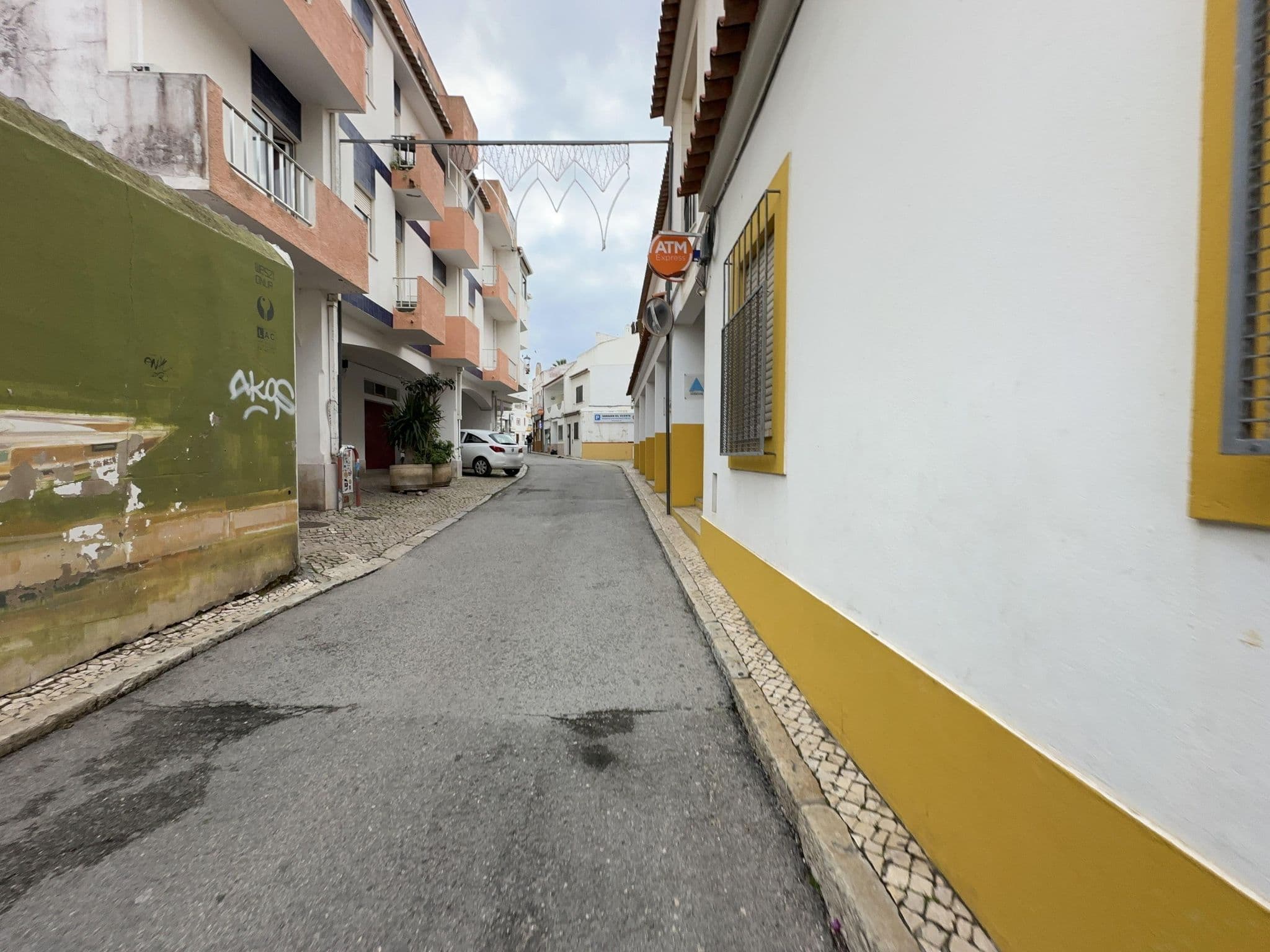 Street view near Pousada de Juventude de Lagos, Lagos — © varun959 (CC BY-SA · Mapillary)
