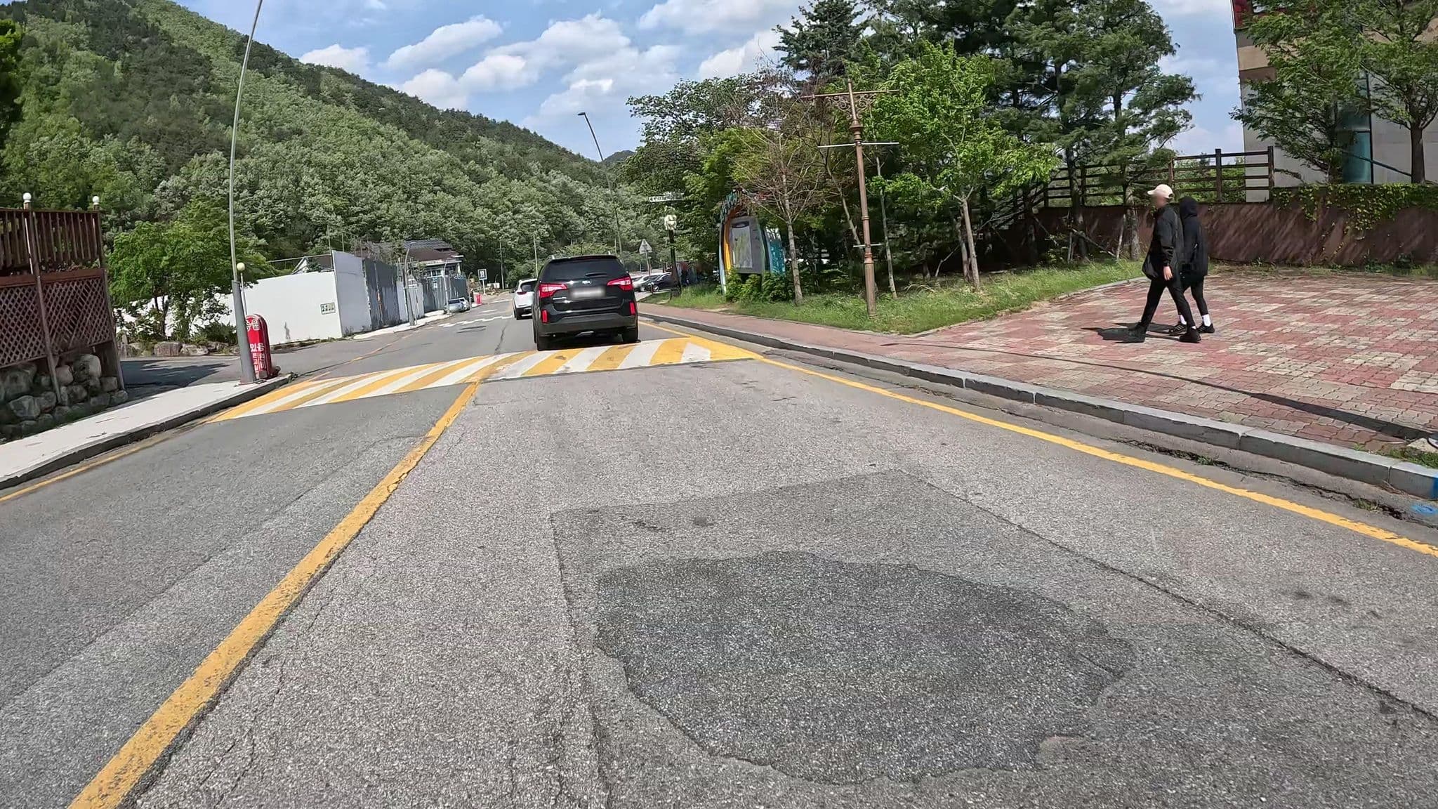 Street view near Songwol Park, Sokcho — © eneerhut (CC BY-SA · Mapillary)