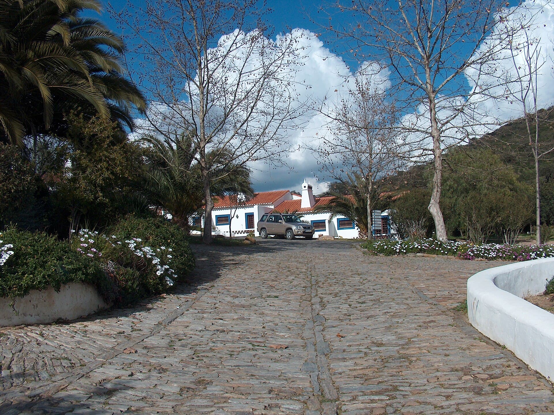 Horta da Moura (via Wikimedia Commons, CC BY-SA 3.0)