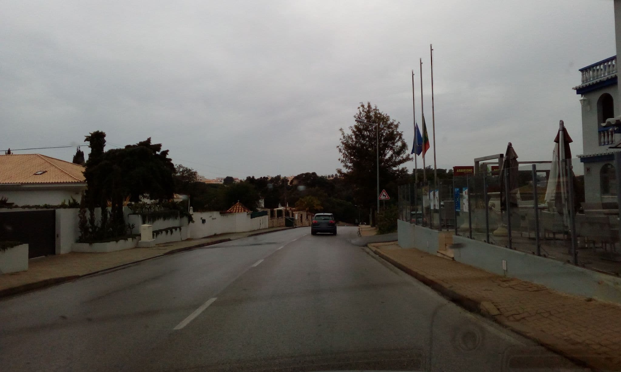 Street view near Hotel Santa Eulália Praia, Olhos de Água — © micmin1972 (CC BY-SA · Mapillary)