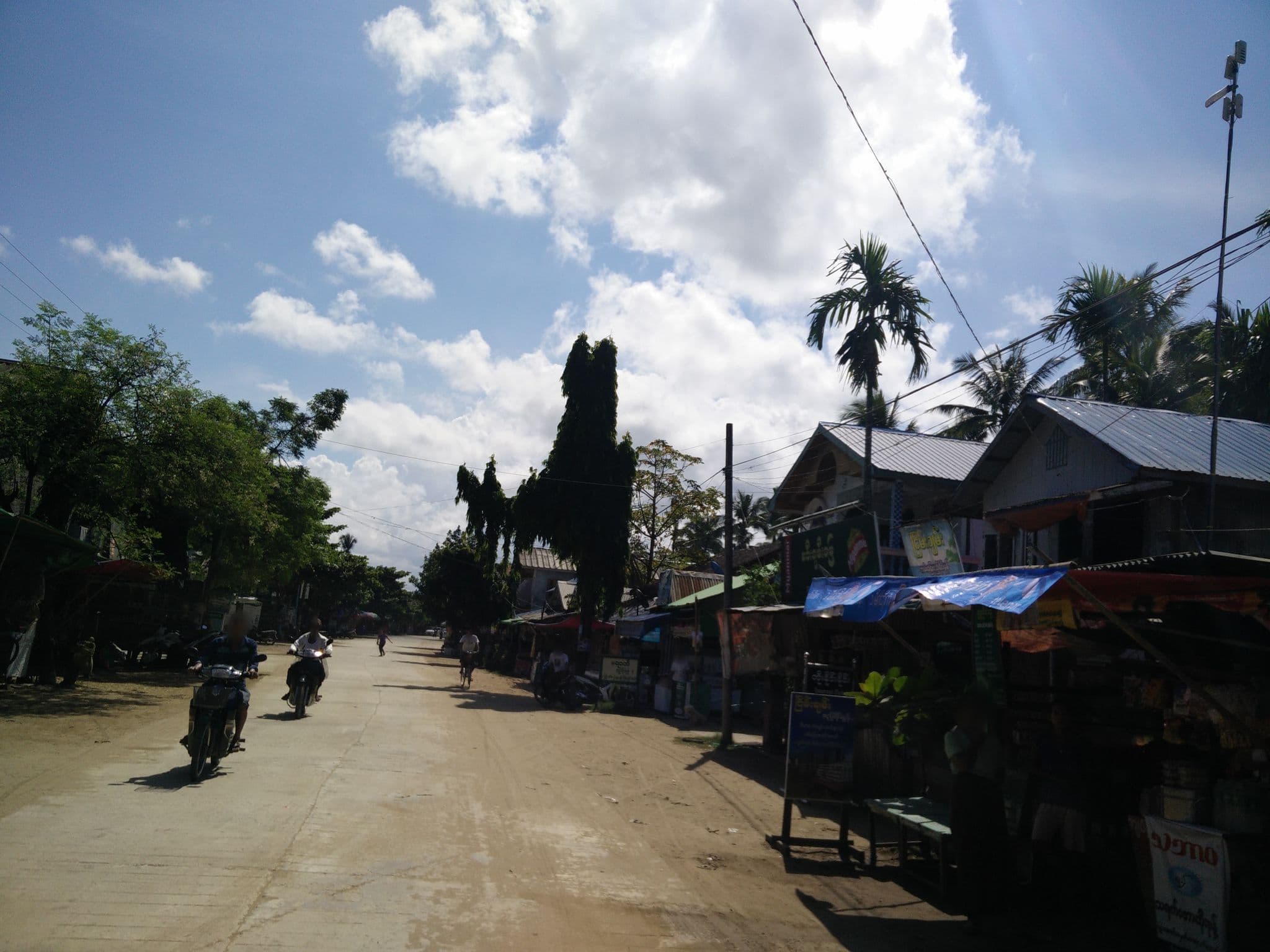 Street view near Soe Ko Ko Beach House & Restaurant, Pathein — © kokoye2007 (CC BY-SA · Mapillary)
