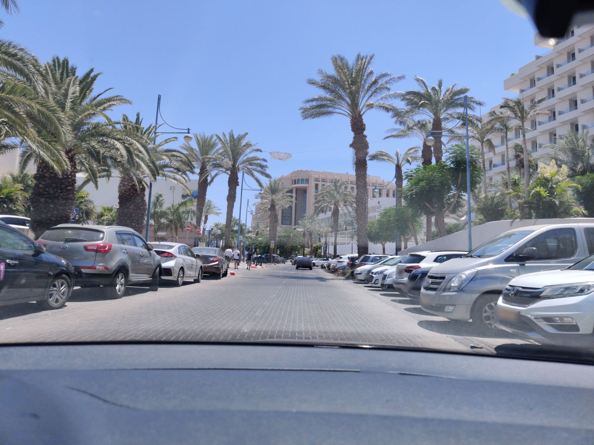 Street view near King Solomon - Isrotel, Eilat — © yoelt (CC BY-SA · Mapillary)