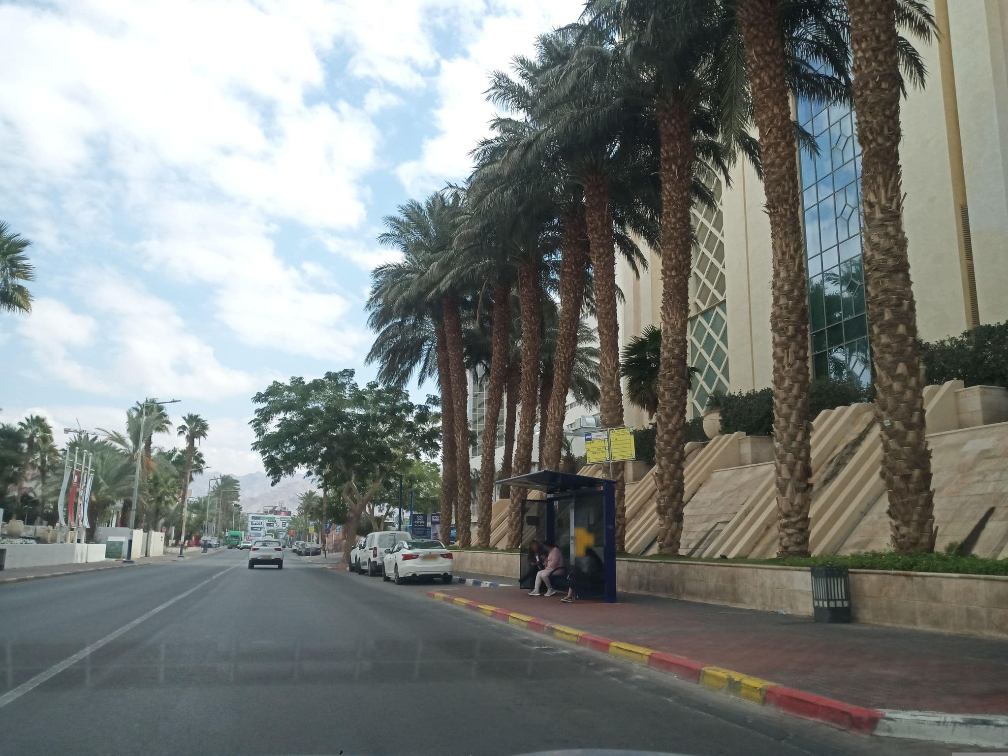 Street view near מלון מג'יק פאלאס אילת, Eilat — © jordil (CC BY-SA · Mapillary)