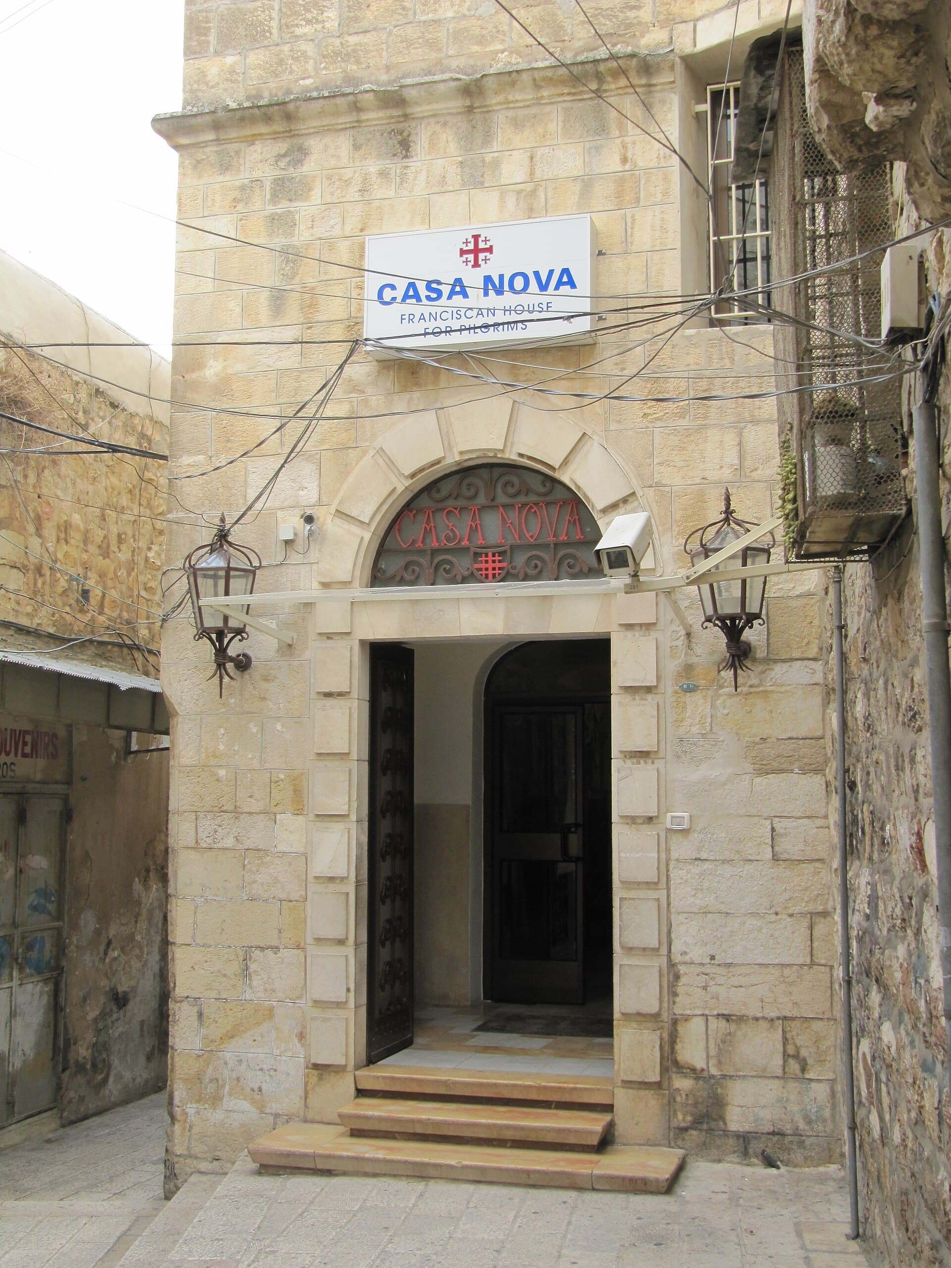 Casa Nova (via Wikimedia Commons, Public domain)