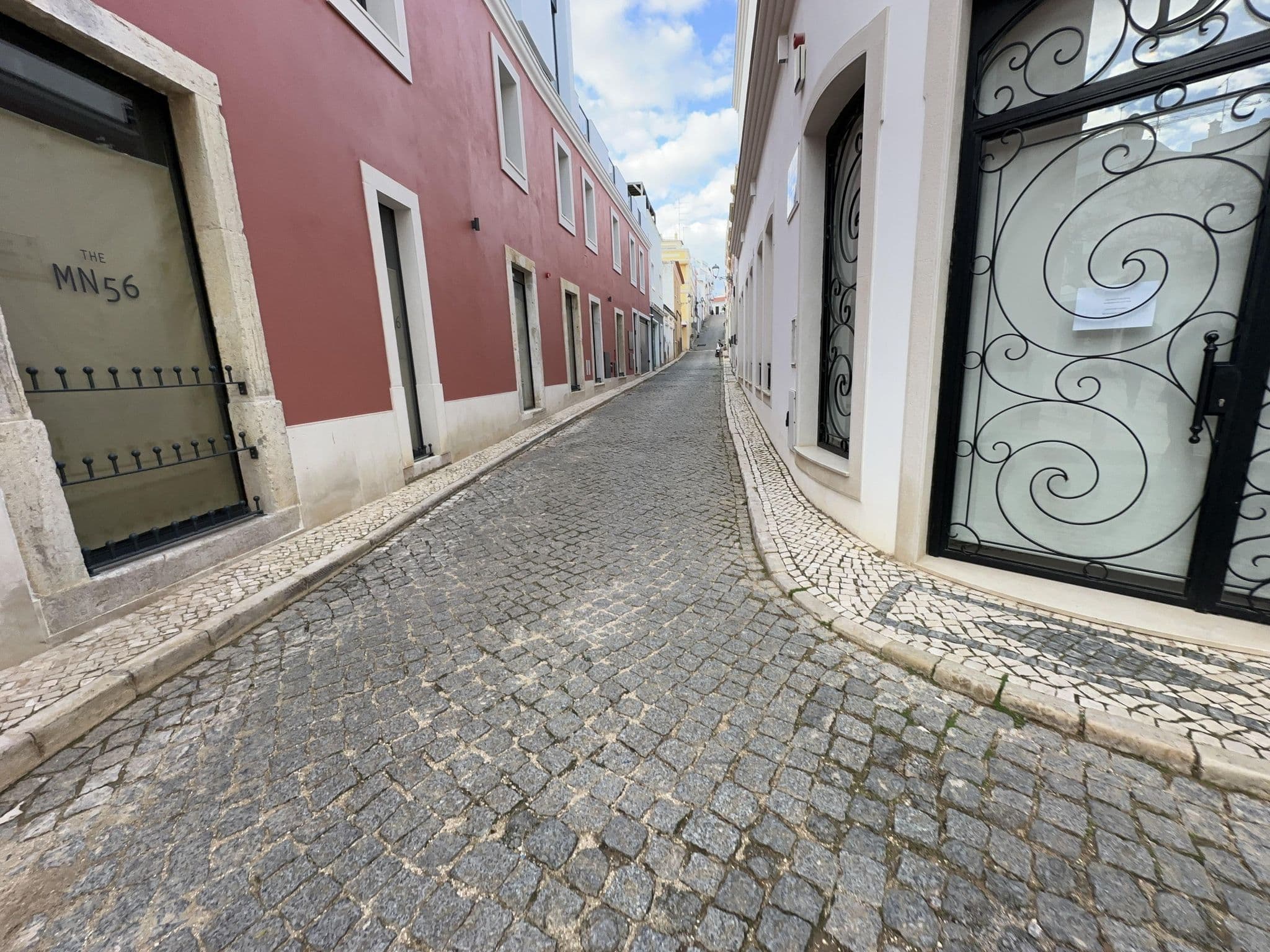 Street view near Bowen Luxury Suites, Lagos — © varun959 (CC BY-SA · Mapillary)