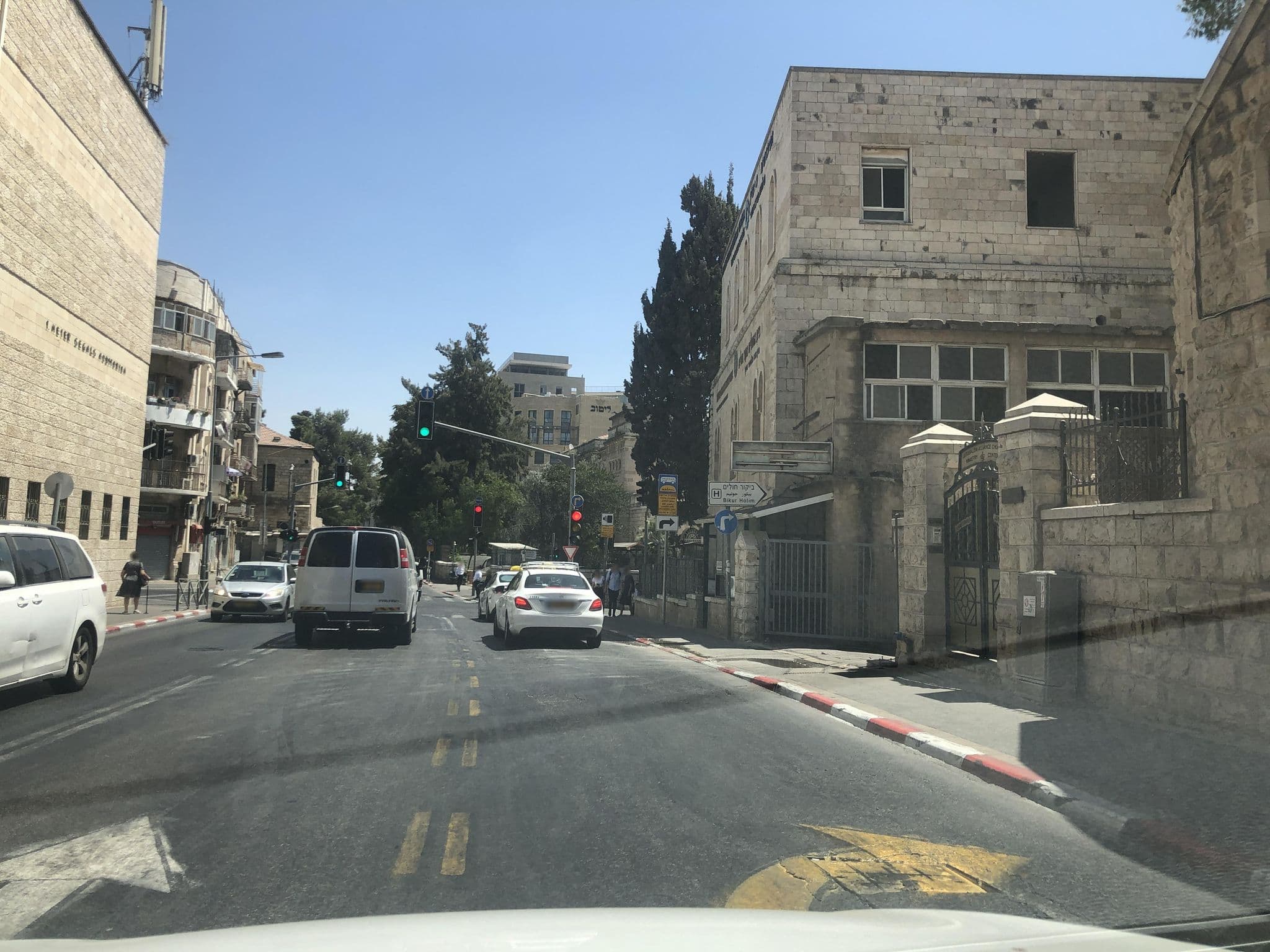 Street view near The Alliance Hermitsge, West Jerusalem — © tapil (CC BY-SA · Mapillary)