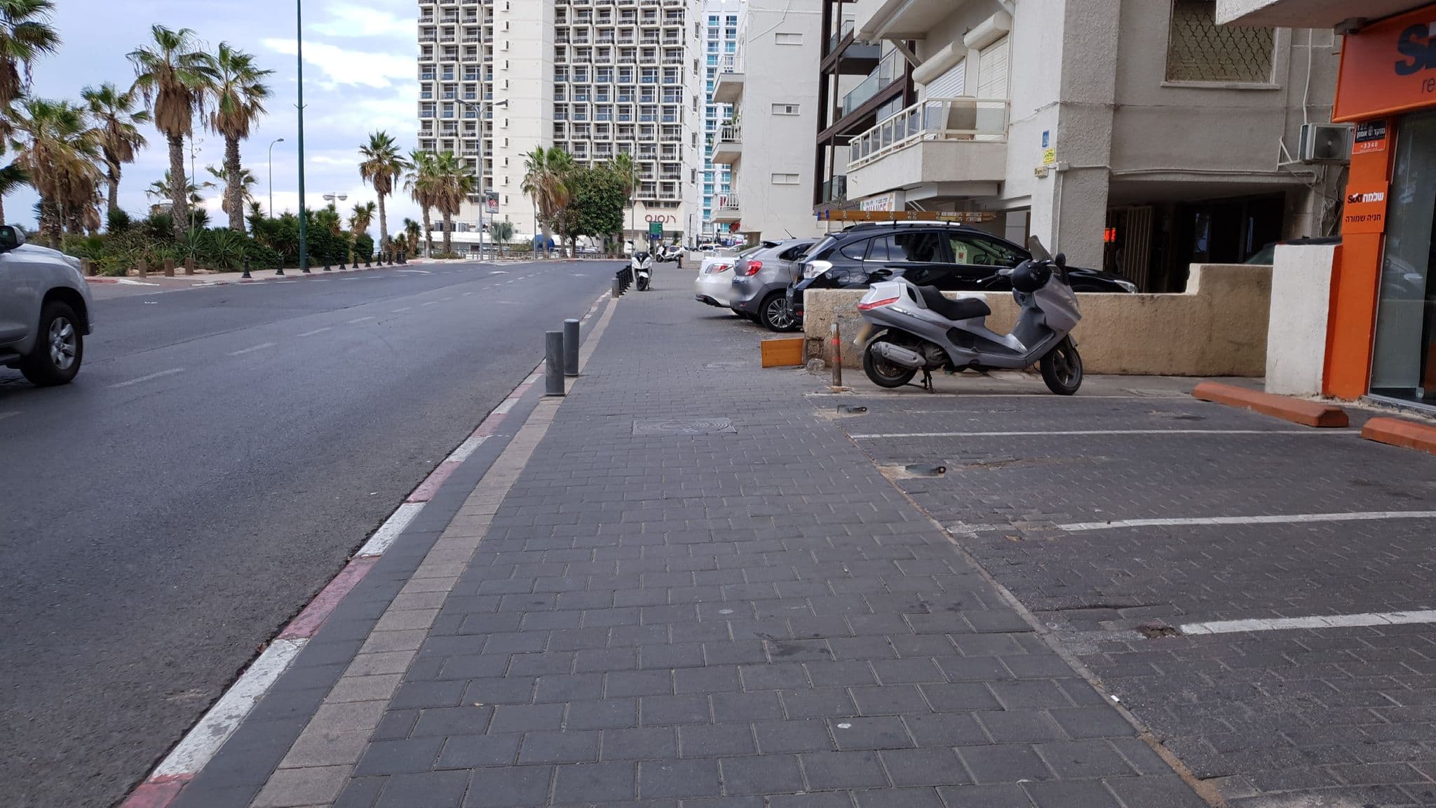 Street view near שרתון תל אביב, Tel Aviv — © jopparn (CC BY-SA · Mapillary)