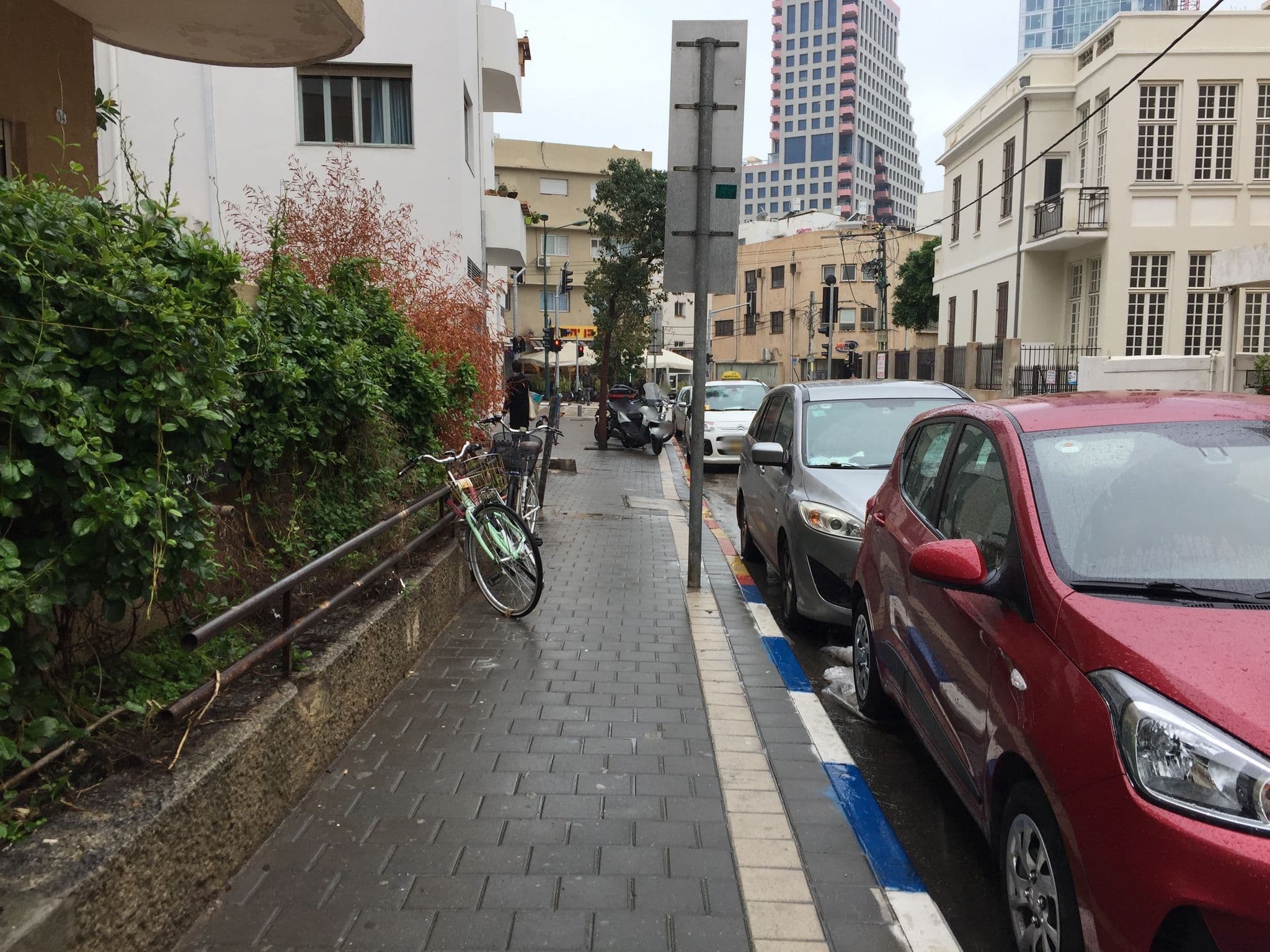 Street view near Idelson Hotel, Tel Aviv — © richlv (CC BY-SA · Mapillary)