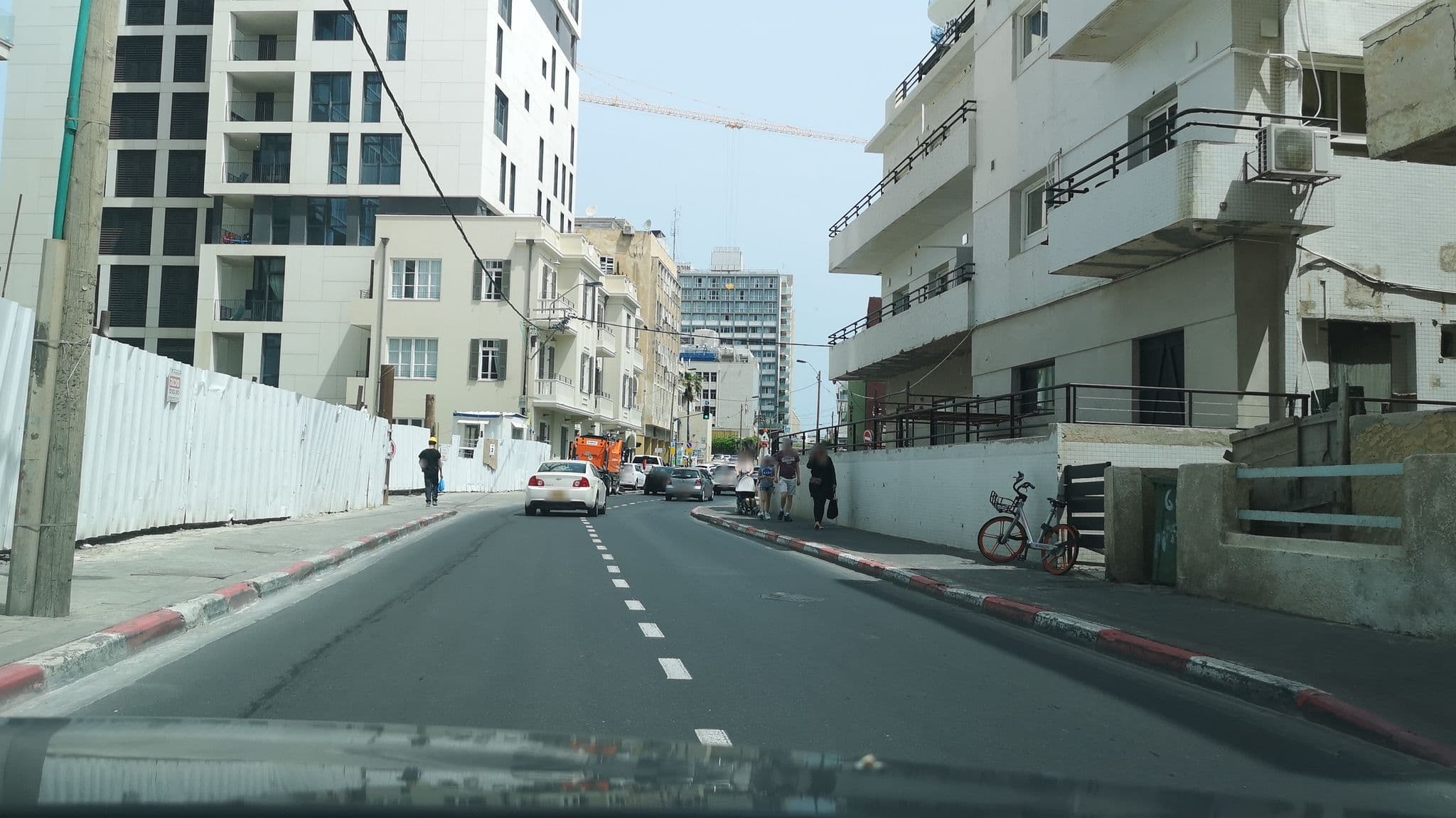 Street view near The Golden House Hotel, Tel Aviv — © ran2010 (CC BY-SA · Mapillary)