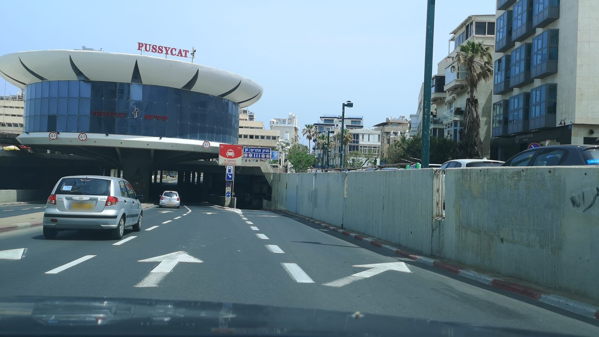 Street view near Hotel Leonardo Plaza - Tel Aviv, Tel Aviv — © ran2010 (CC BY-SA · Mapillary)