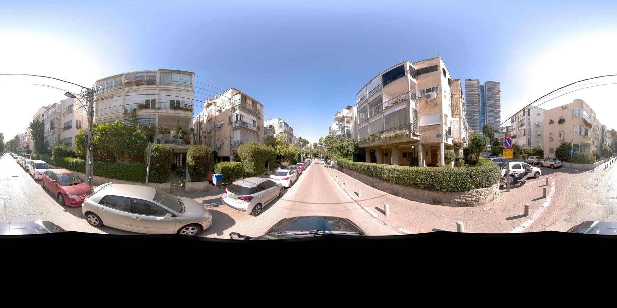 Street view near winter wonderland, Tel Aviv — © jeffreymartin (CC BY-SA · Mapillary)