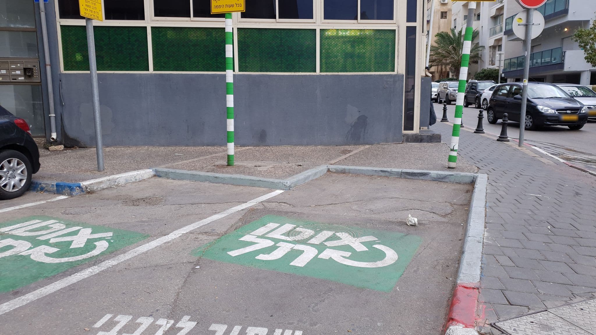 Street view near Villa Brown Hotel, Tel Aviv — © jopparn (CC BY-SA · Mapillary)