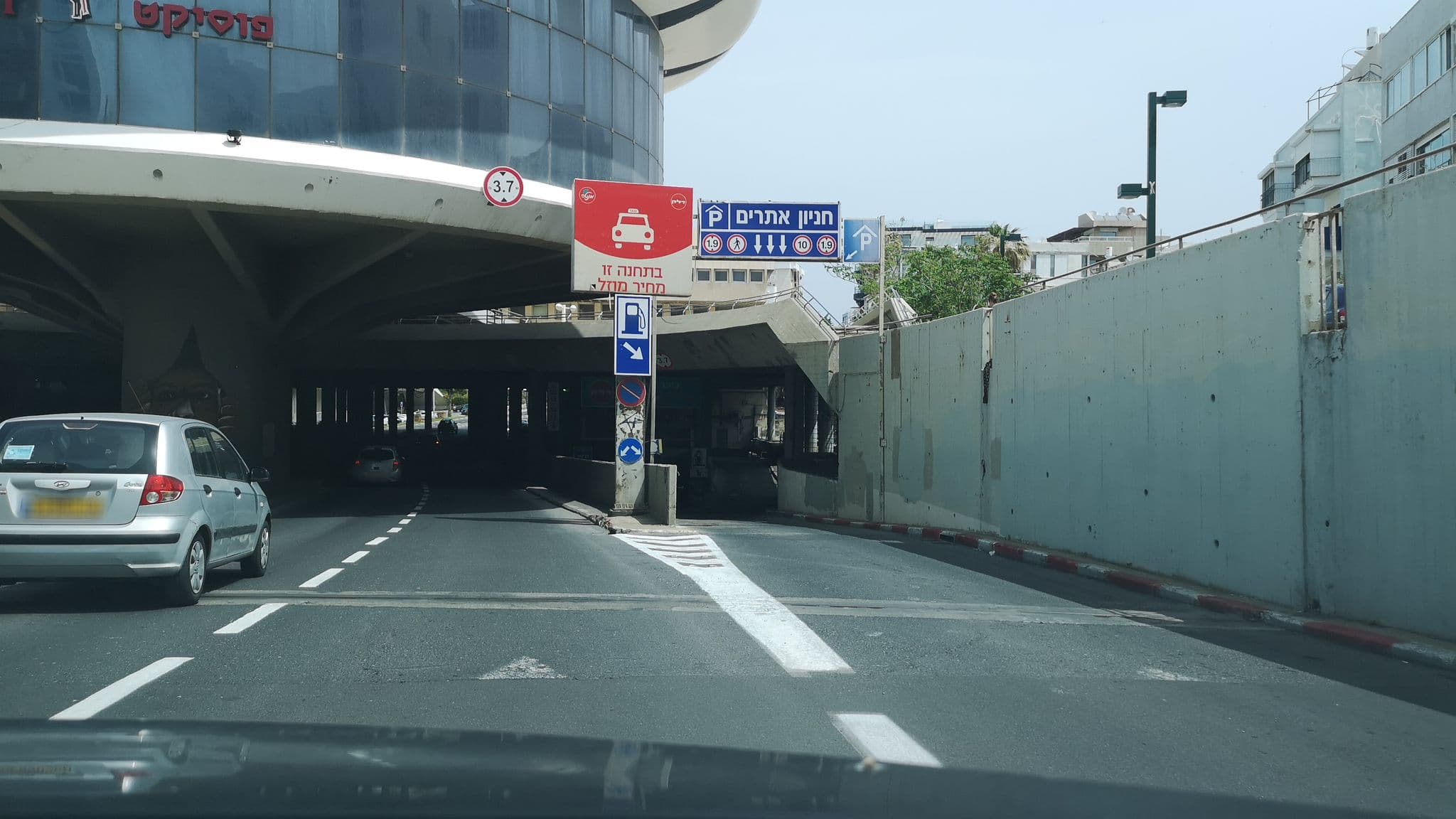 Street view near Zvieli Hotels, Tel Aviv — © ran2010 (CC BY-SA · Mapillary)