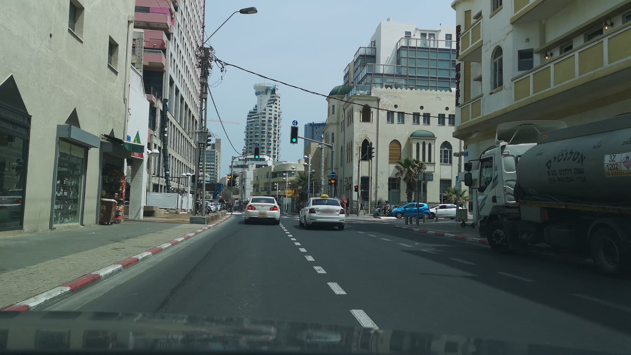 Street view near Tel Aviv Apartament Rental, Tel Aviv — © ran2010 (CC BY-SA · Mapillary)