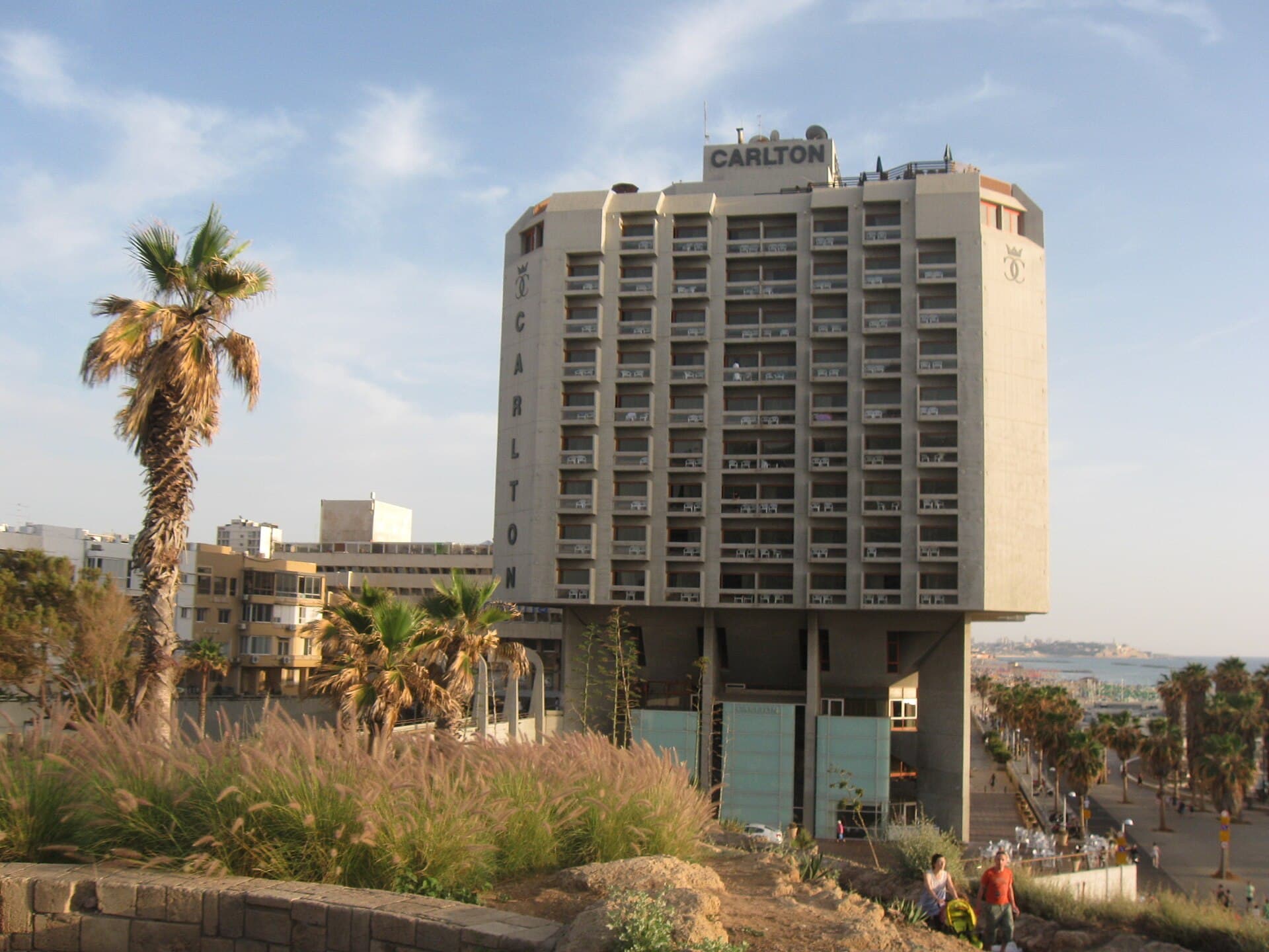 The Carlton Hotel Tel Aviv (via Wikimedia Commons, Attribution)
