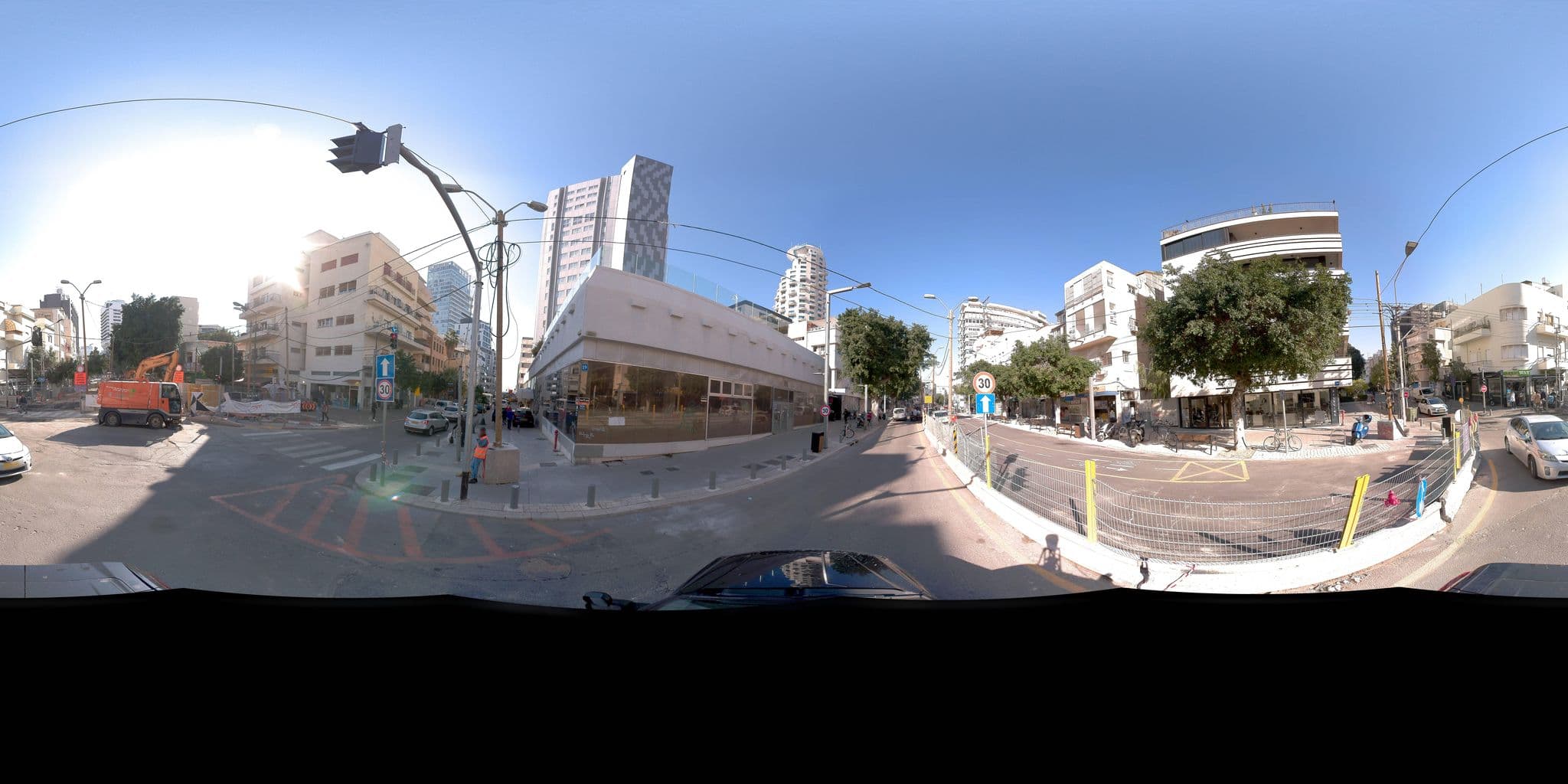 Street view near Pool of Hotel Metropolitan, Tel Aviv — © jeffreymartin (CC BY-SA · Mapillary)
