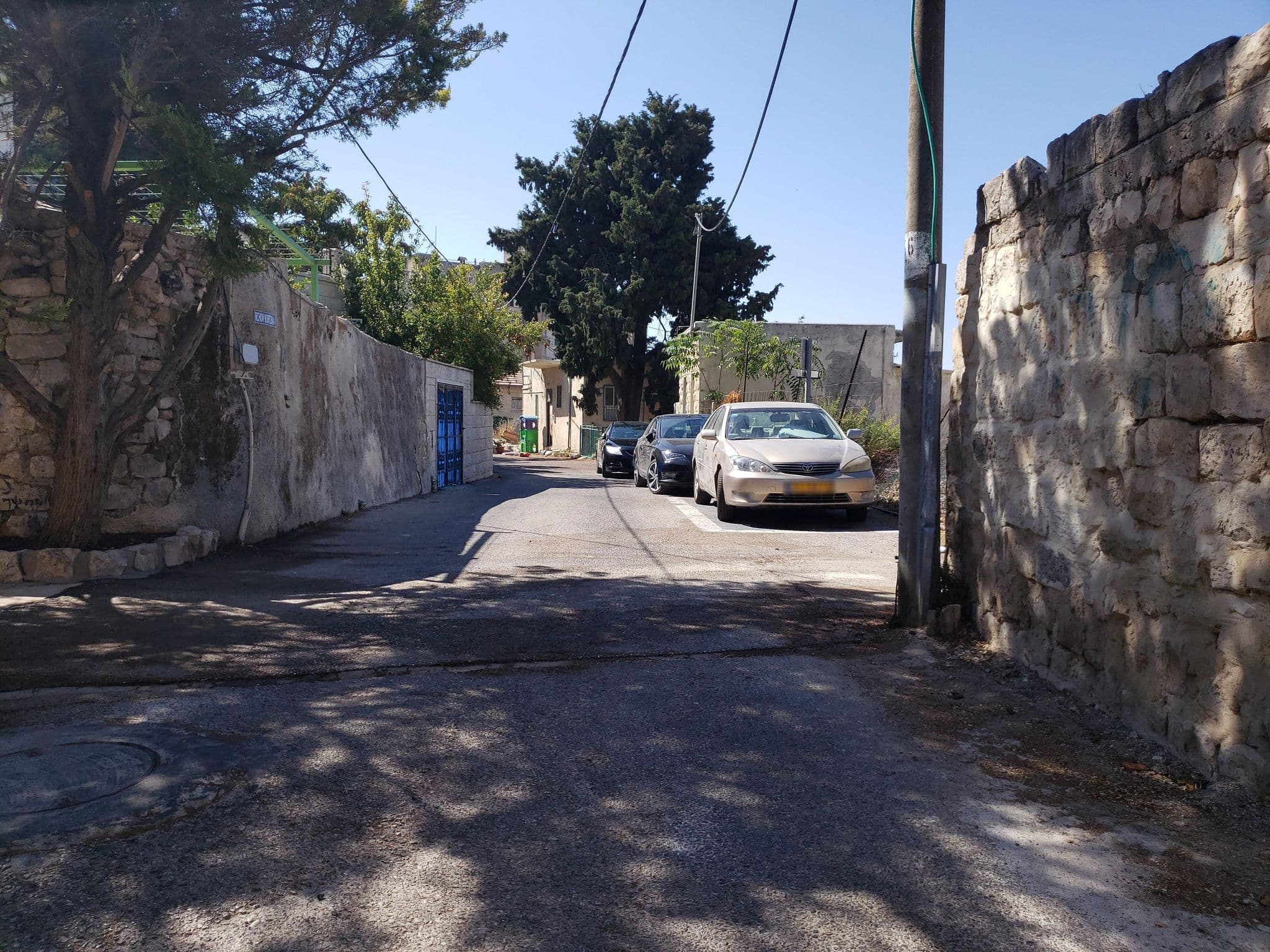 Street view near Rosenthalis Hotel, Safed — © mapper8573723 (CC BY-SA · Mapillary)