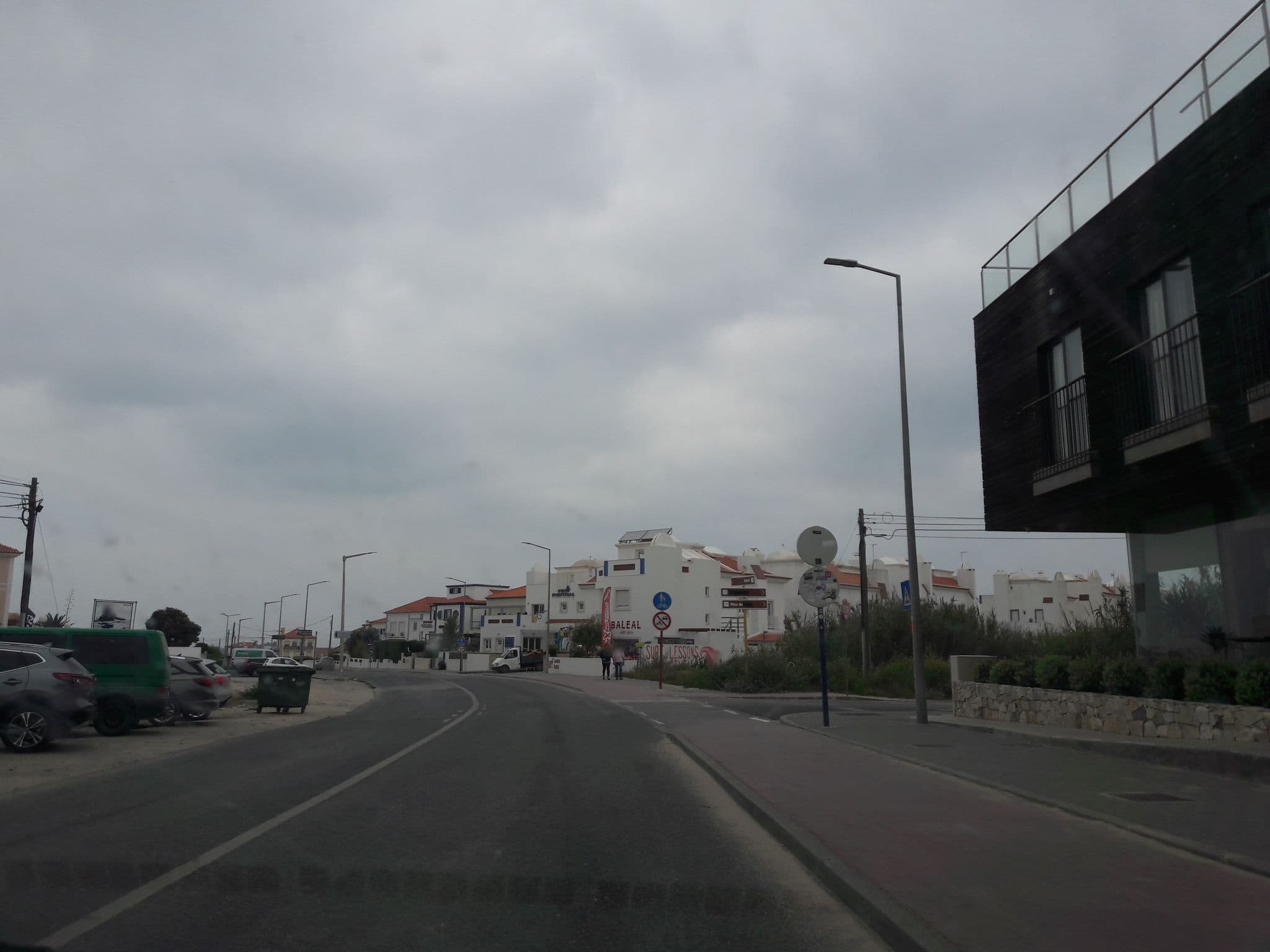 Street view near Surfers Lodge Peniche, Ferrel — © ggeographer (CC BY-SA · Mapillary)
