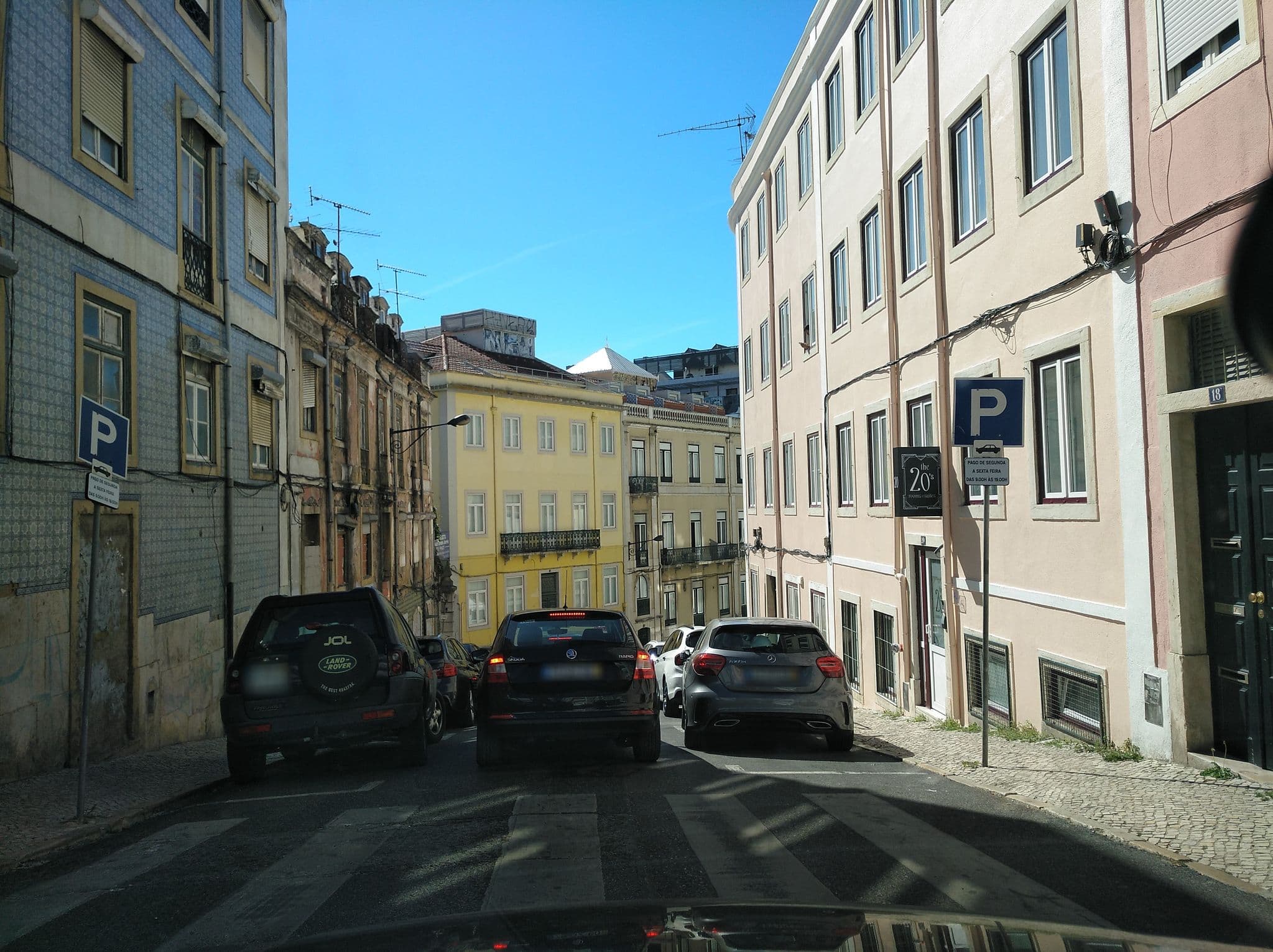 Street view near The Twenties Hotel, São Jorge de Arroios — © filohipo (CC BY-SA · Mapillary)