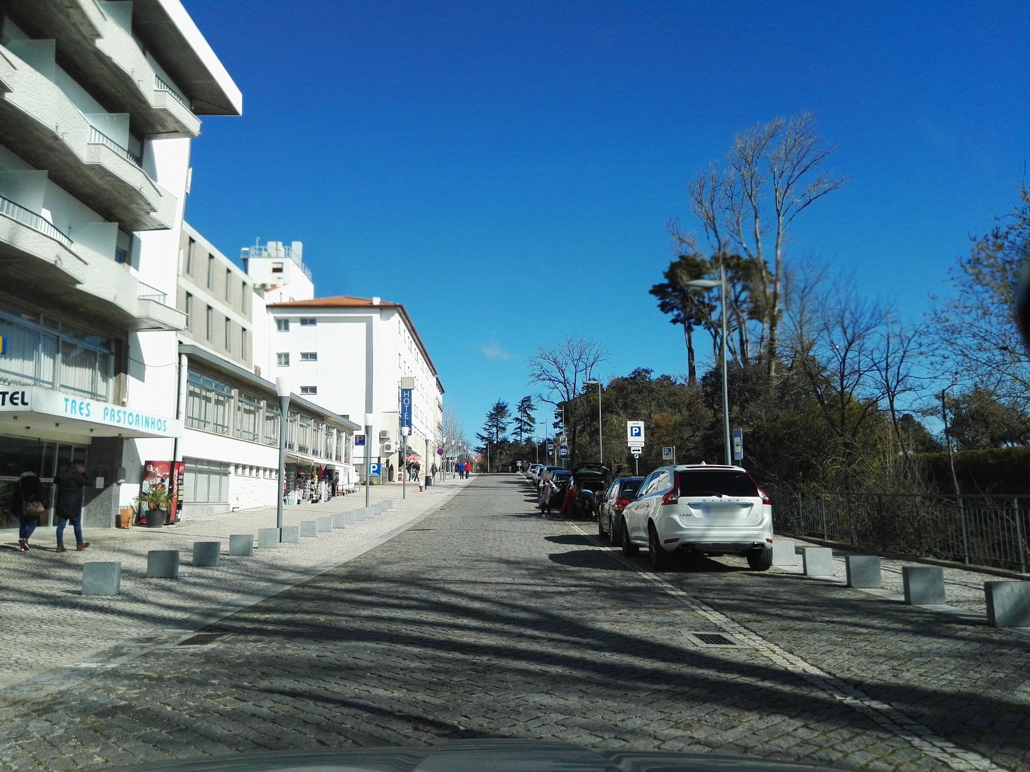 Street view near Hotel Três Pastorinhos, Fátima — © filipegraciosa (CC BY-SA · Mapillary)