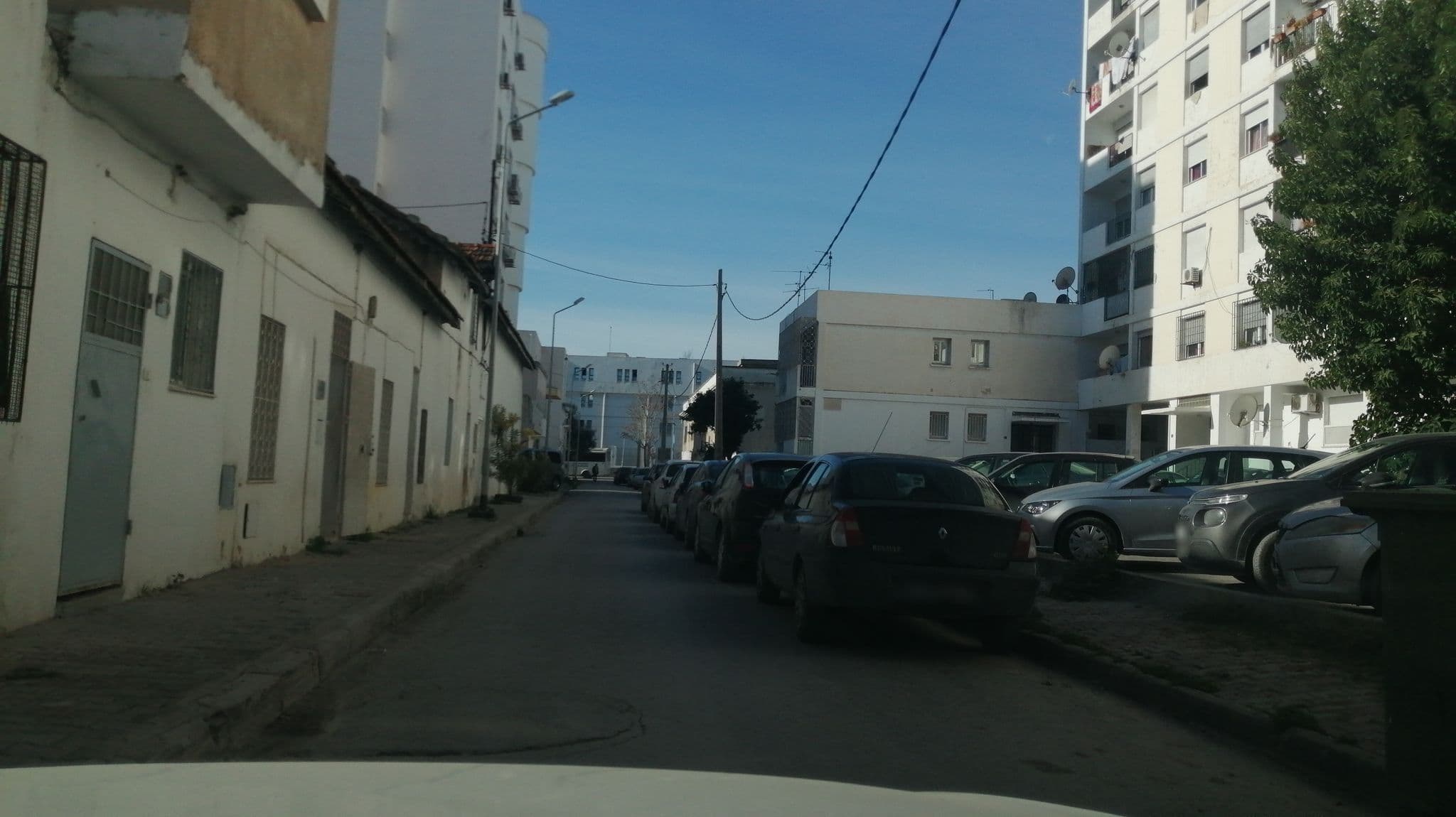Street view near Hôtel Al Karmel, Tunis — © yahmadi (CC BY-SA · Mapillary)