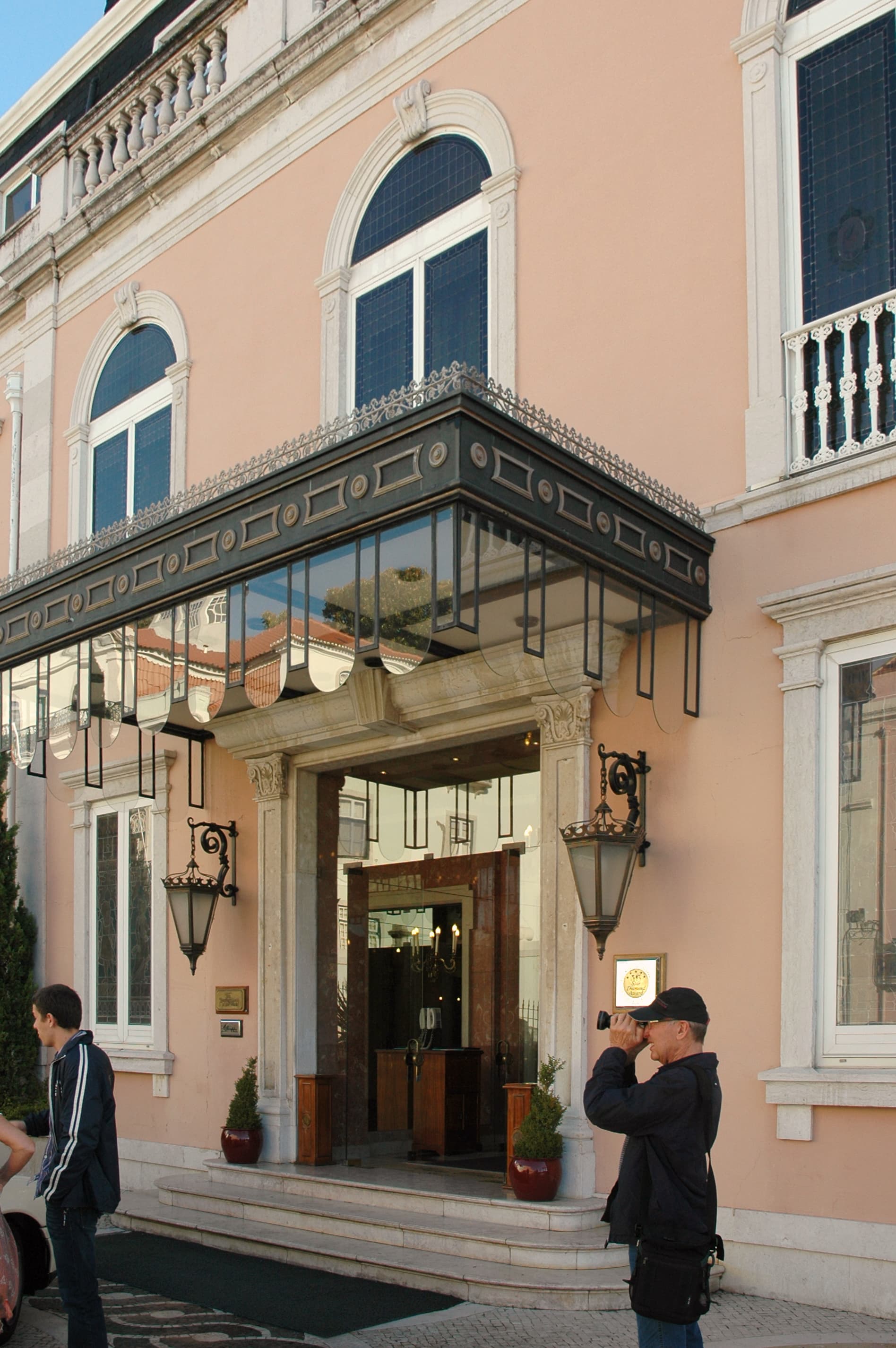 Olissippo Lapa Palace Hotel (via Wikimedia Commons, CC0)