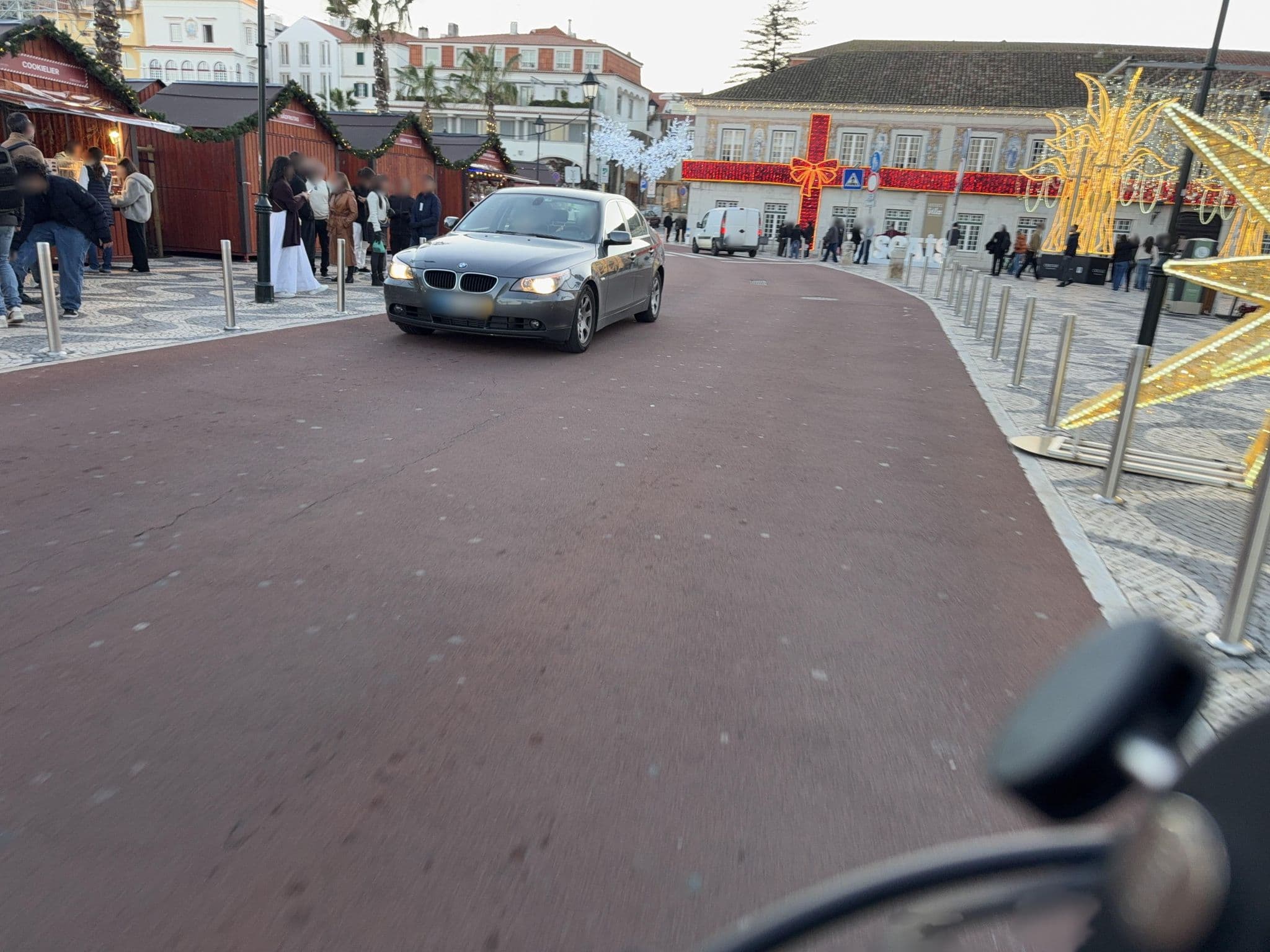 Street view near Hotel Baía, Cascais — © RSTQ (CC BY-SA · Mapillary)