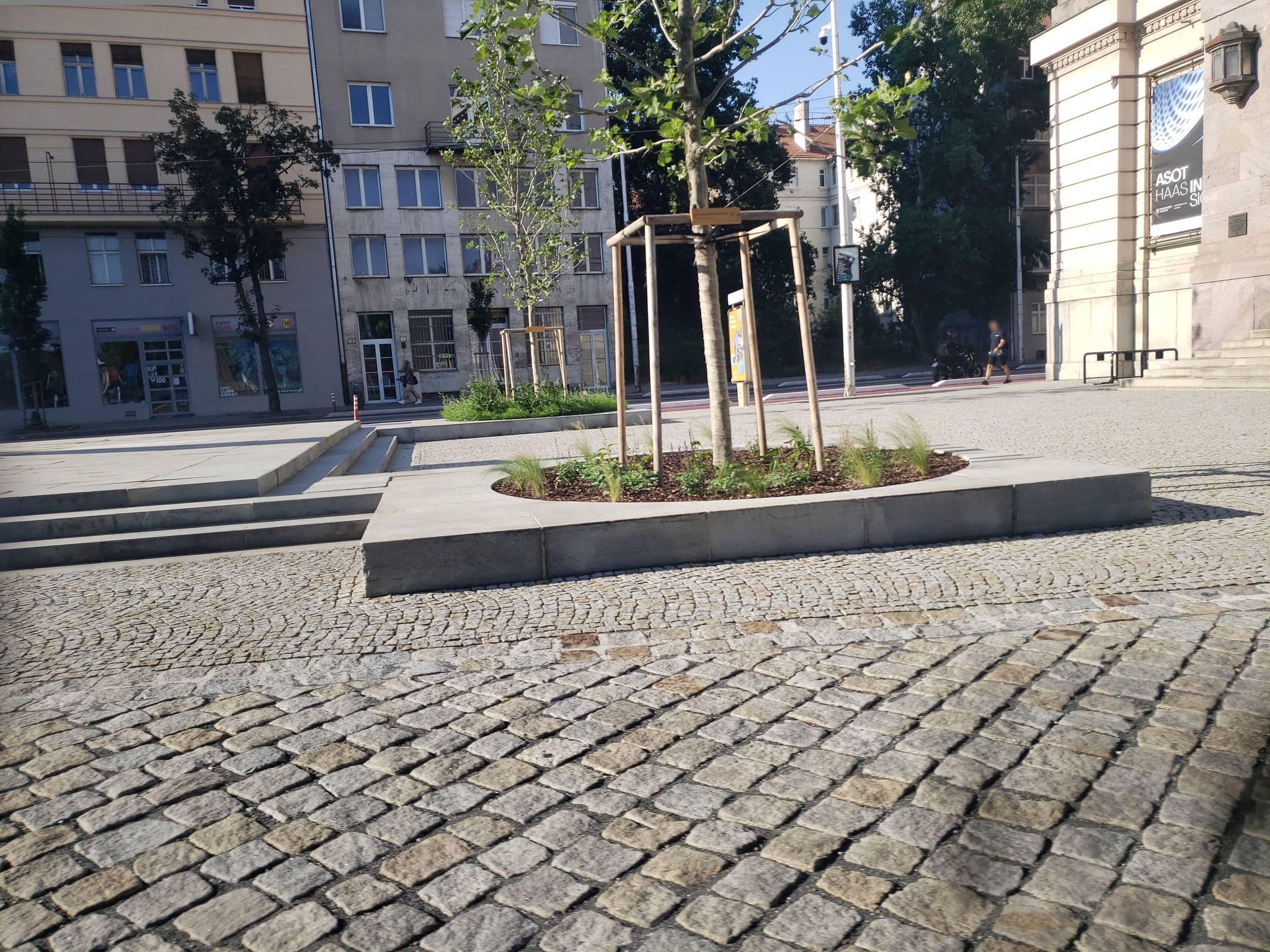Street view near blue danube apartments, Bratislava — © mapfool (CC BY-SA · Mapillary)