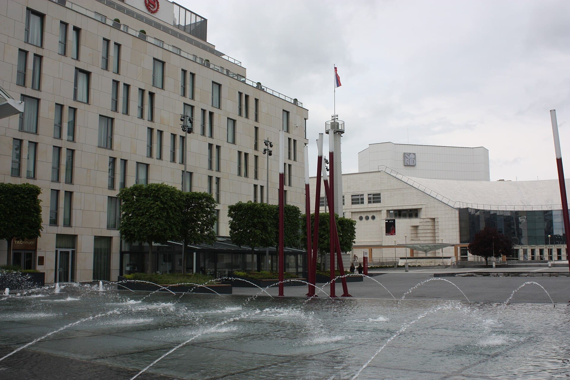 Sheraton Bratislava Hotel (via Wikimedia Commons, CC BY 3.0)