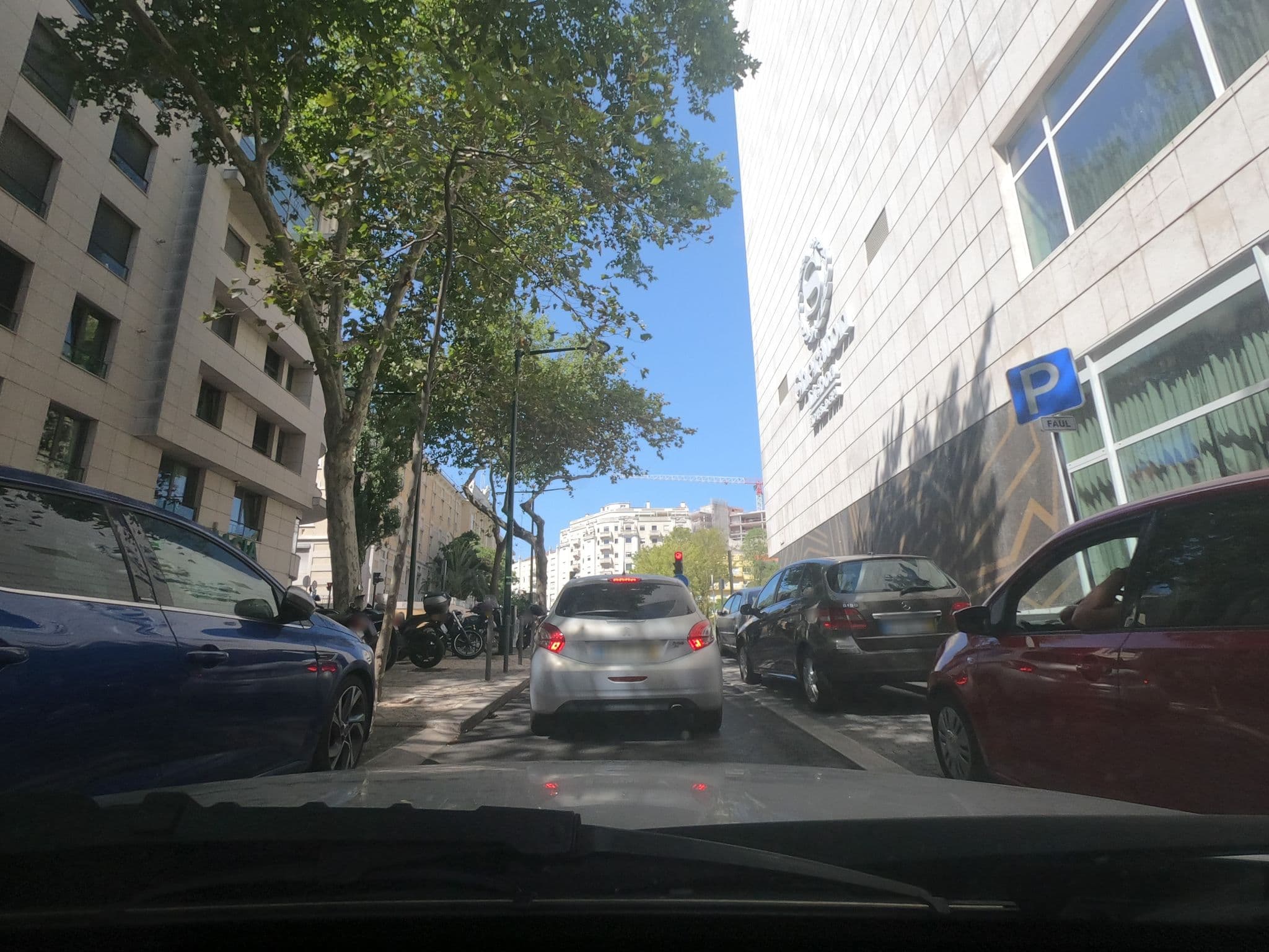 Street view near Sheraton Lisboa Hotel & Spa, São Sebastião da Pedreira — © filohipo (CC BY-SA · Mapillary)