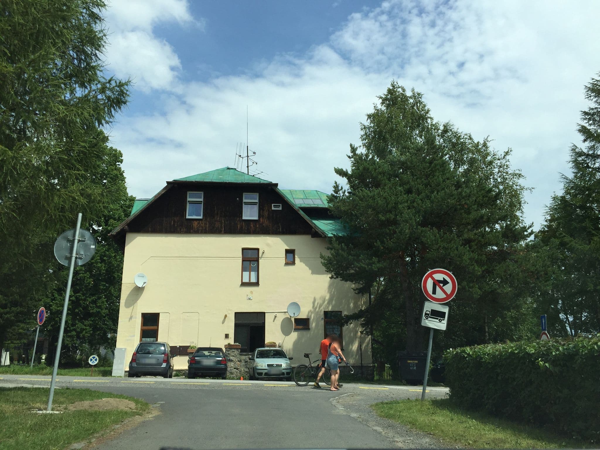 Street view near Vila Lomnicka, Vysoké Tatry — © richlv (CC BY-SA · Mapillary)