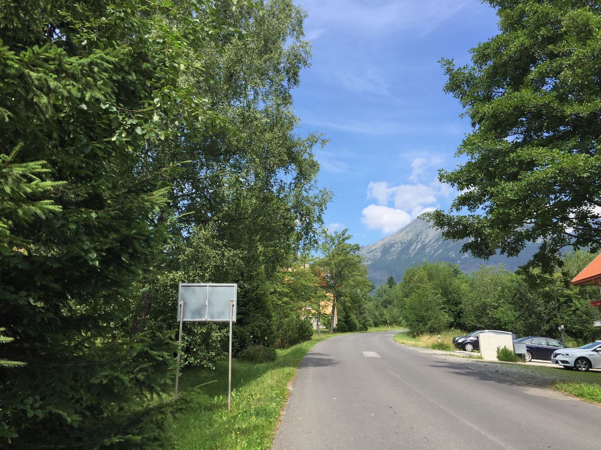 Street view near Vila Credo, Vysoké Tatry — © richlv (CC BY-SA · Mapillary)