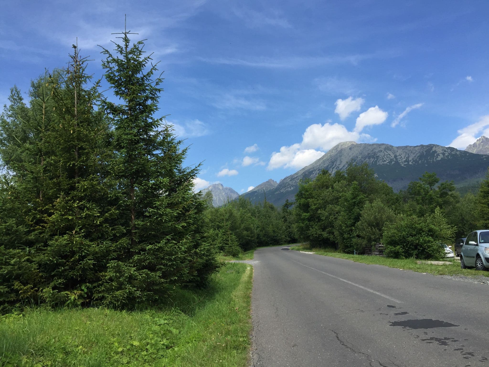 Street view near Penzión Valaška, Vysoké Tatry — © richlv (CC BY-SA · Mapillary)