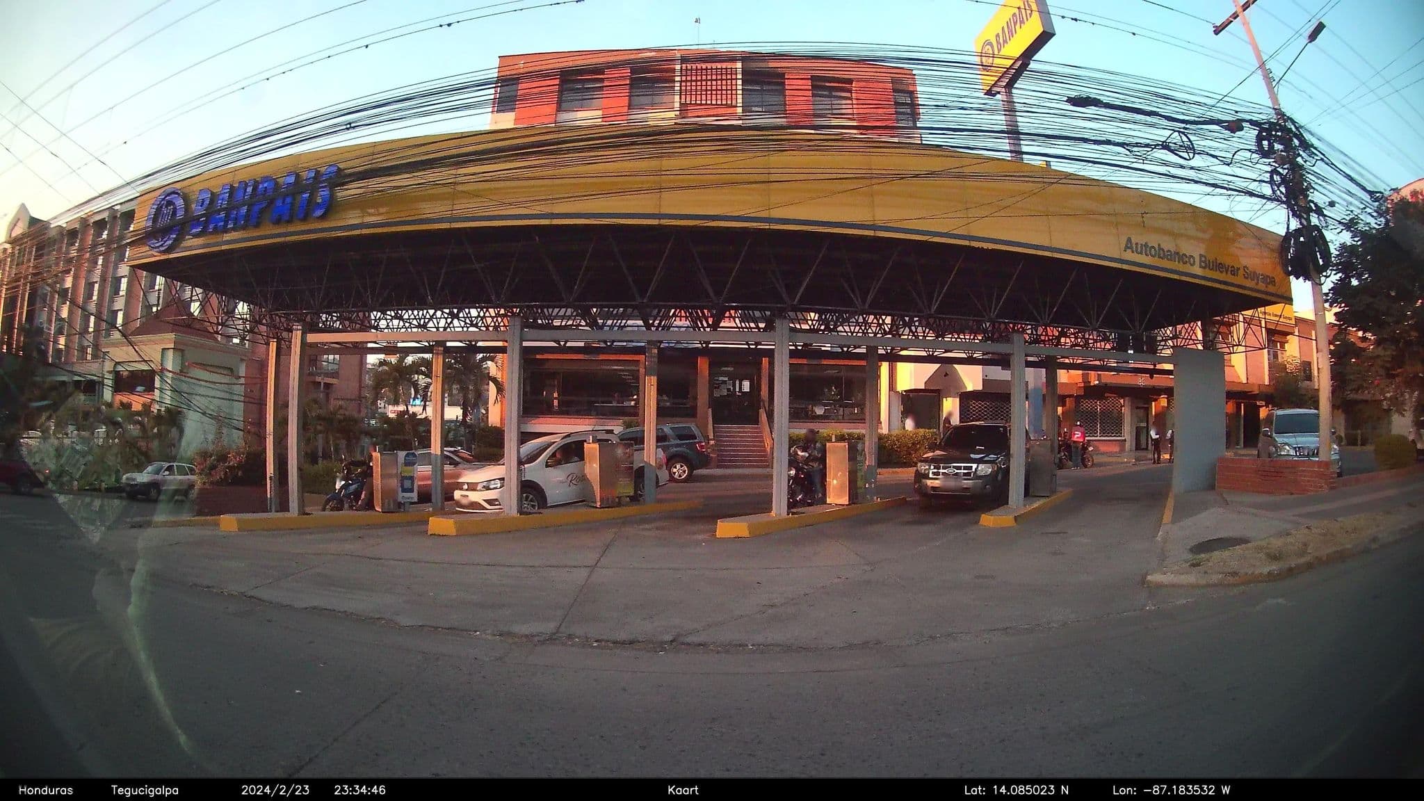 Street view near Hotel Plaza Florencia, Tegucigalpa — © kaart_3 (CC BY-SA · Mapillary)