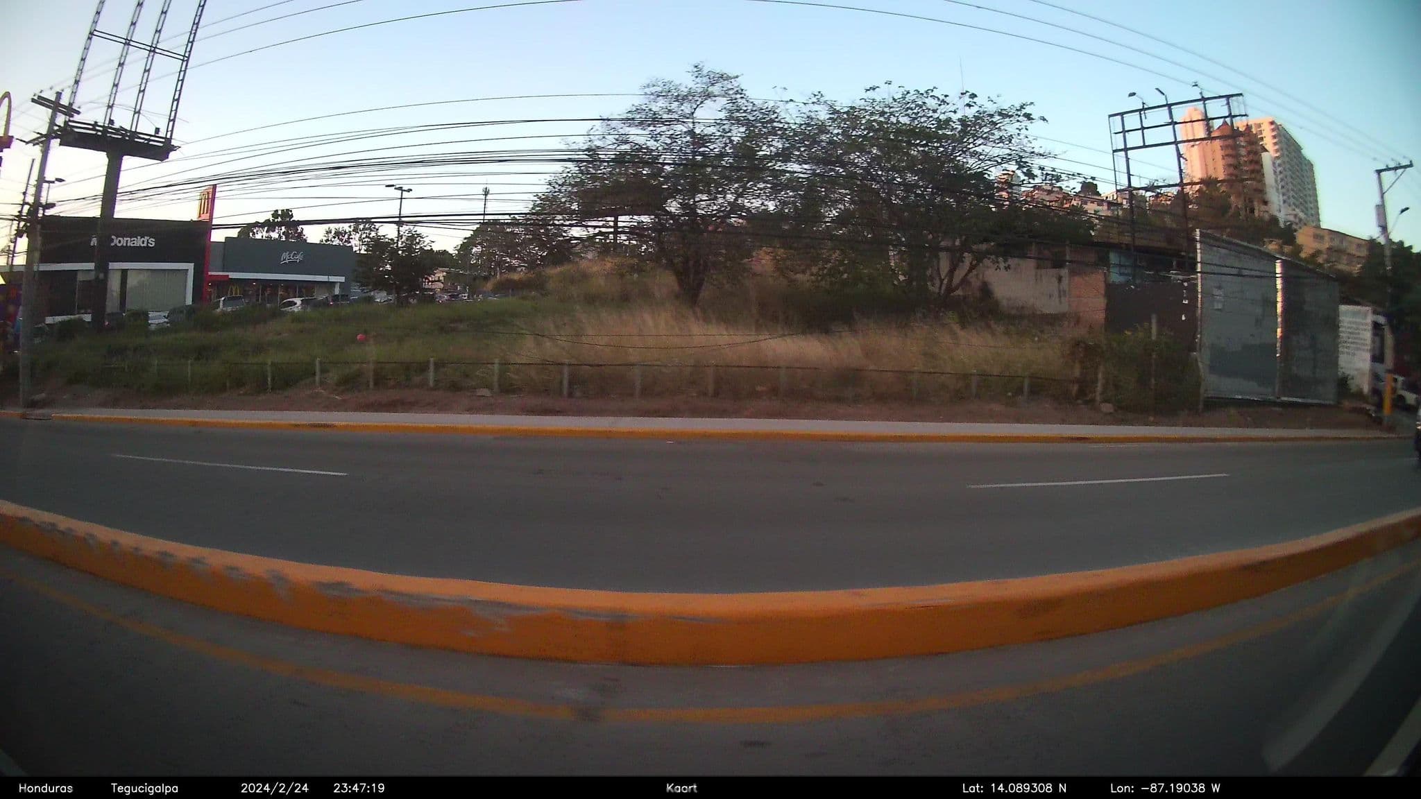 Street view near Marriott Executive Lounge, Tegucigalpa — © kaart_4 (CC BY-SA · Mapillary)