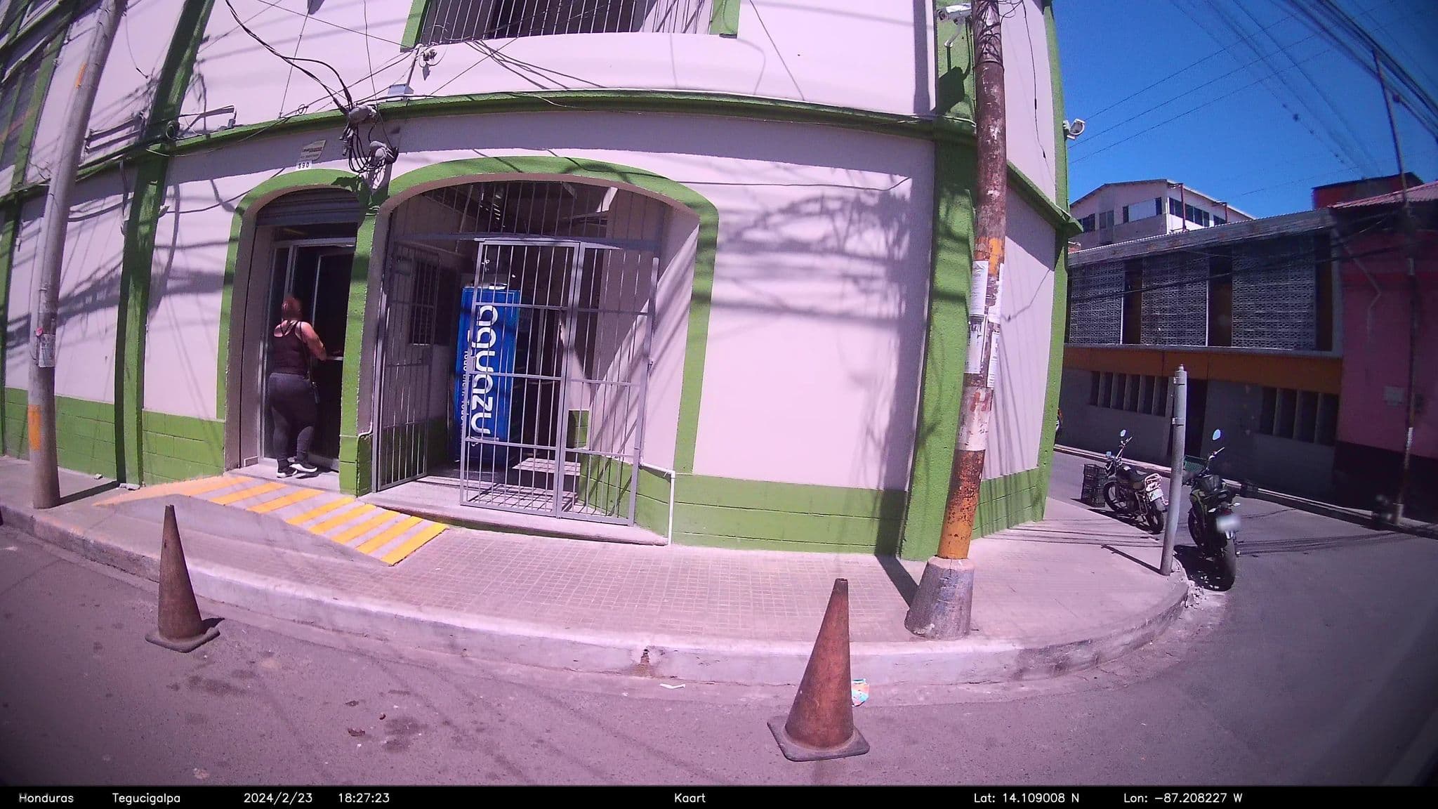 Street view near Hotel Apolo, Tegucigalpa — © kaart_4 (CC BY-SA · Mapillary)