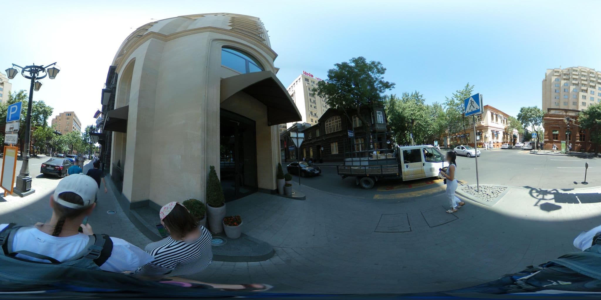 Street view near Crown Hotel, Kentron — © vlivyur (CC BY-SA · Mapillary)
