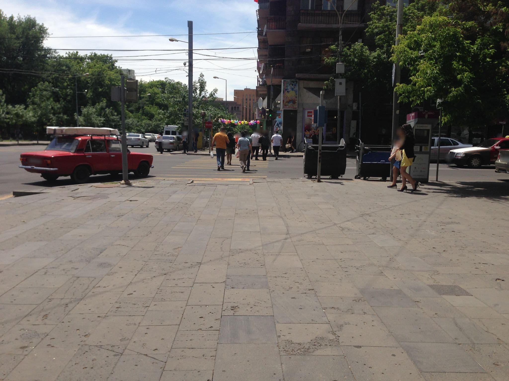 Street view near Hotel Shirak, Yerevan — © shangkuanlc (CC BY-SA · Mapillary)