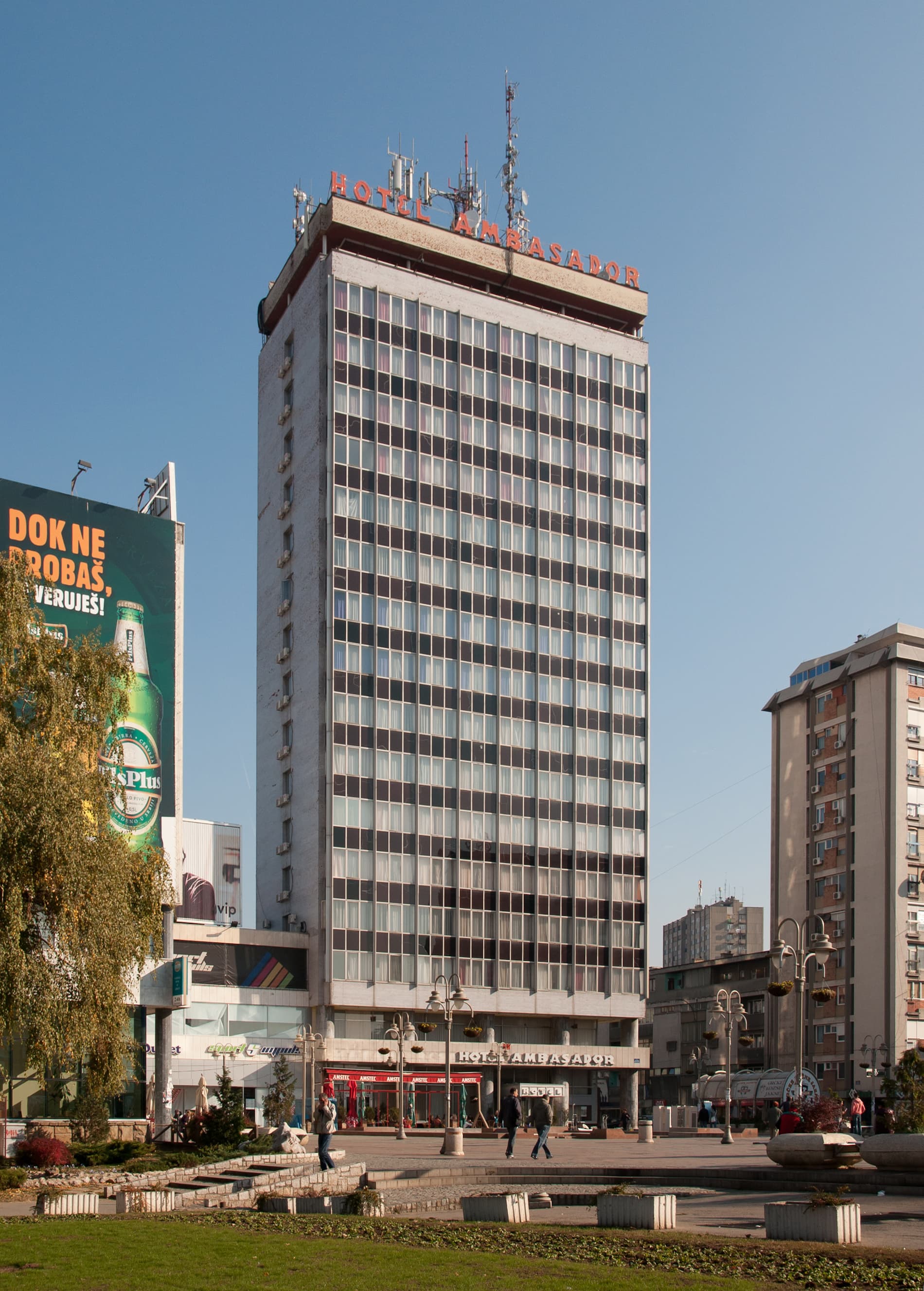 Ambasador (via Wikimedia Commons, CC BY-SA 3.0)