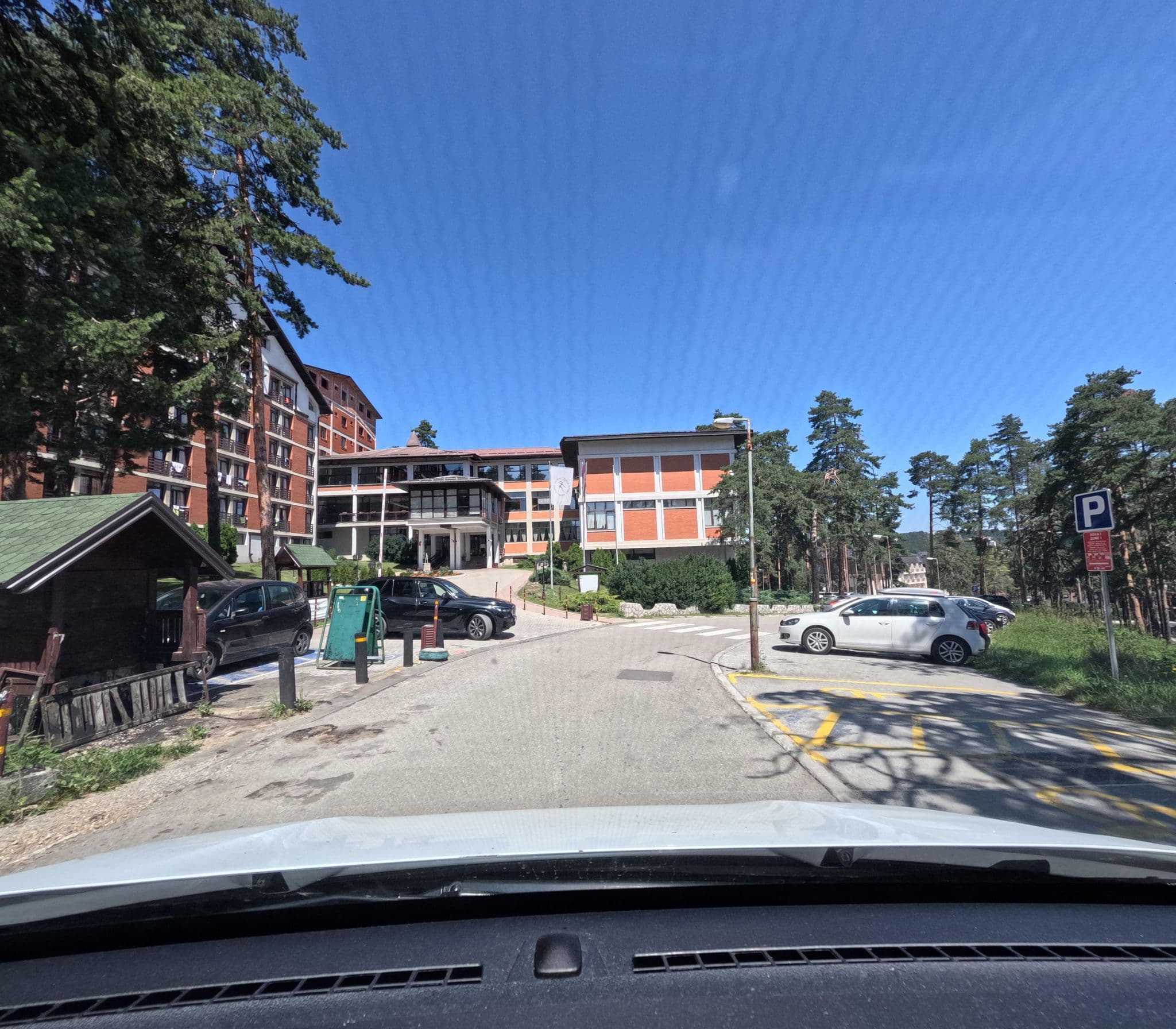 Street view near Specijalna bolnica Čigota, Zlatibor — © smajser1 (CC BY-SA · Mapillary)