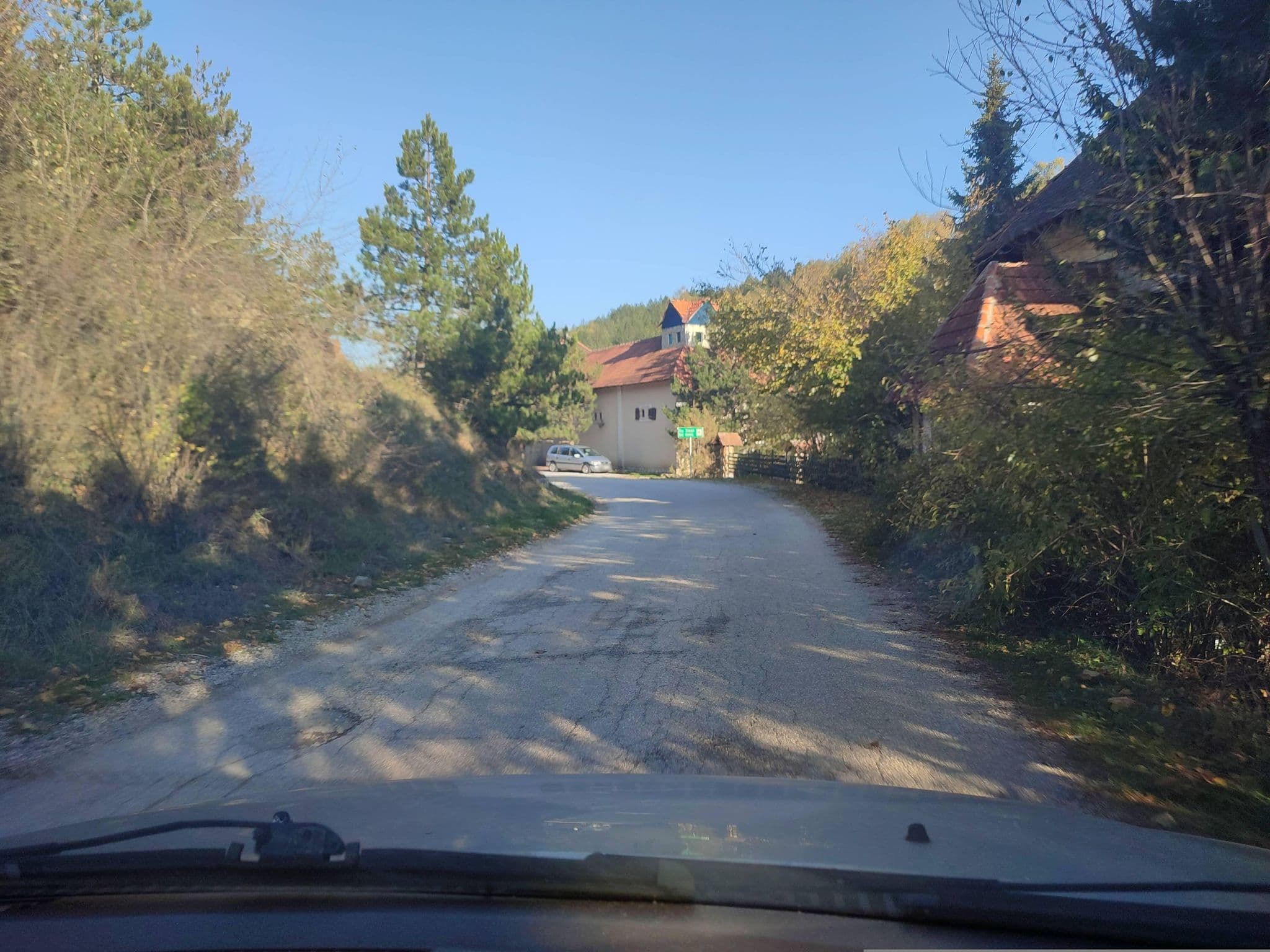 Street view near Etno selo Zlatiborska jezera, Zlatibor — © pedja (CC BY-SA · Mapillary)