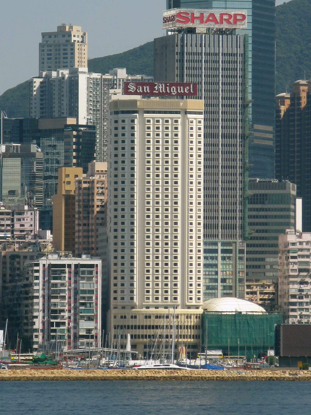 The Excelsior (via Wikimedia Commons, CC BY-SA 2.5)